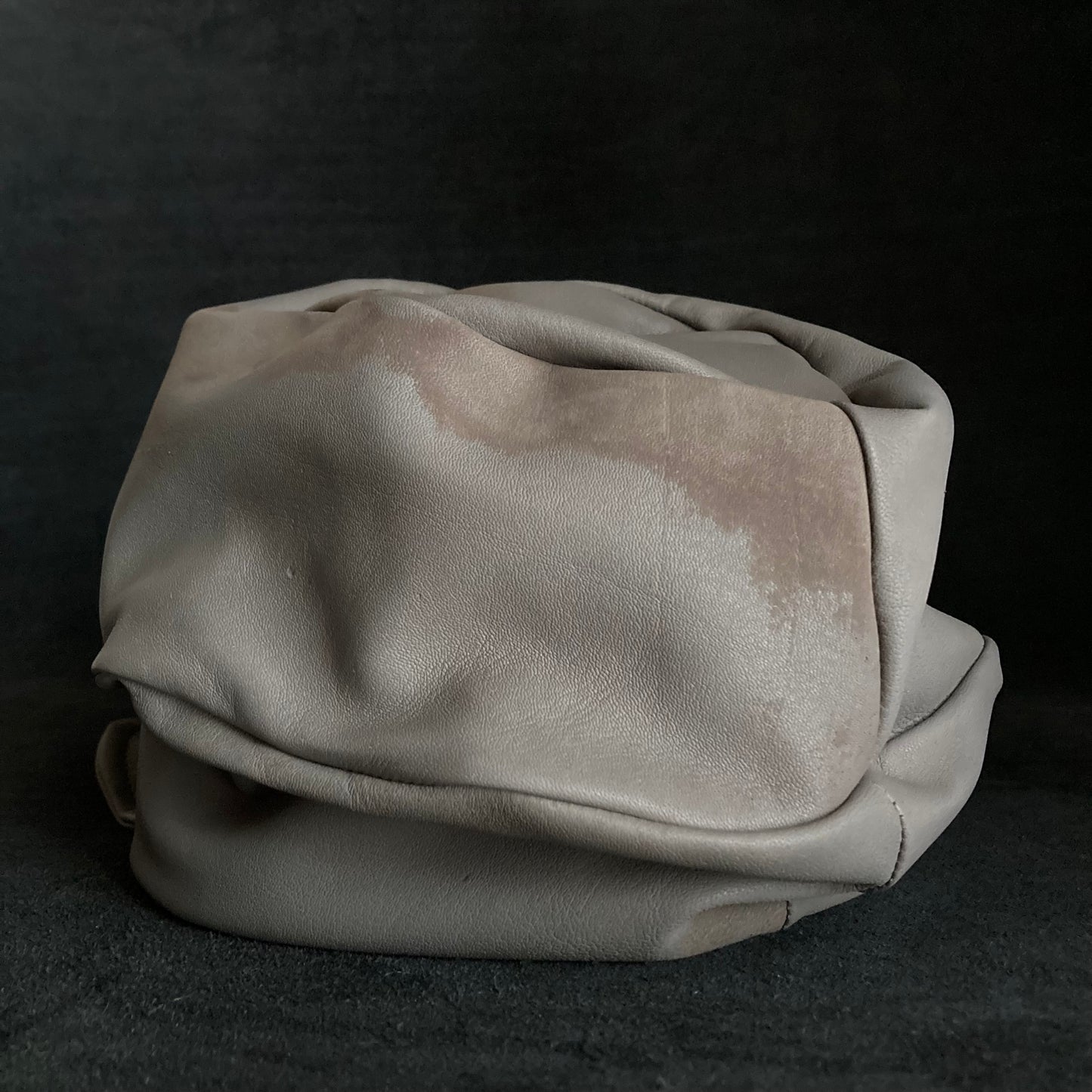 Marks of scratches light gray leather turn cap