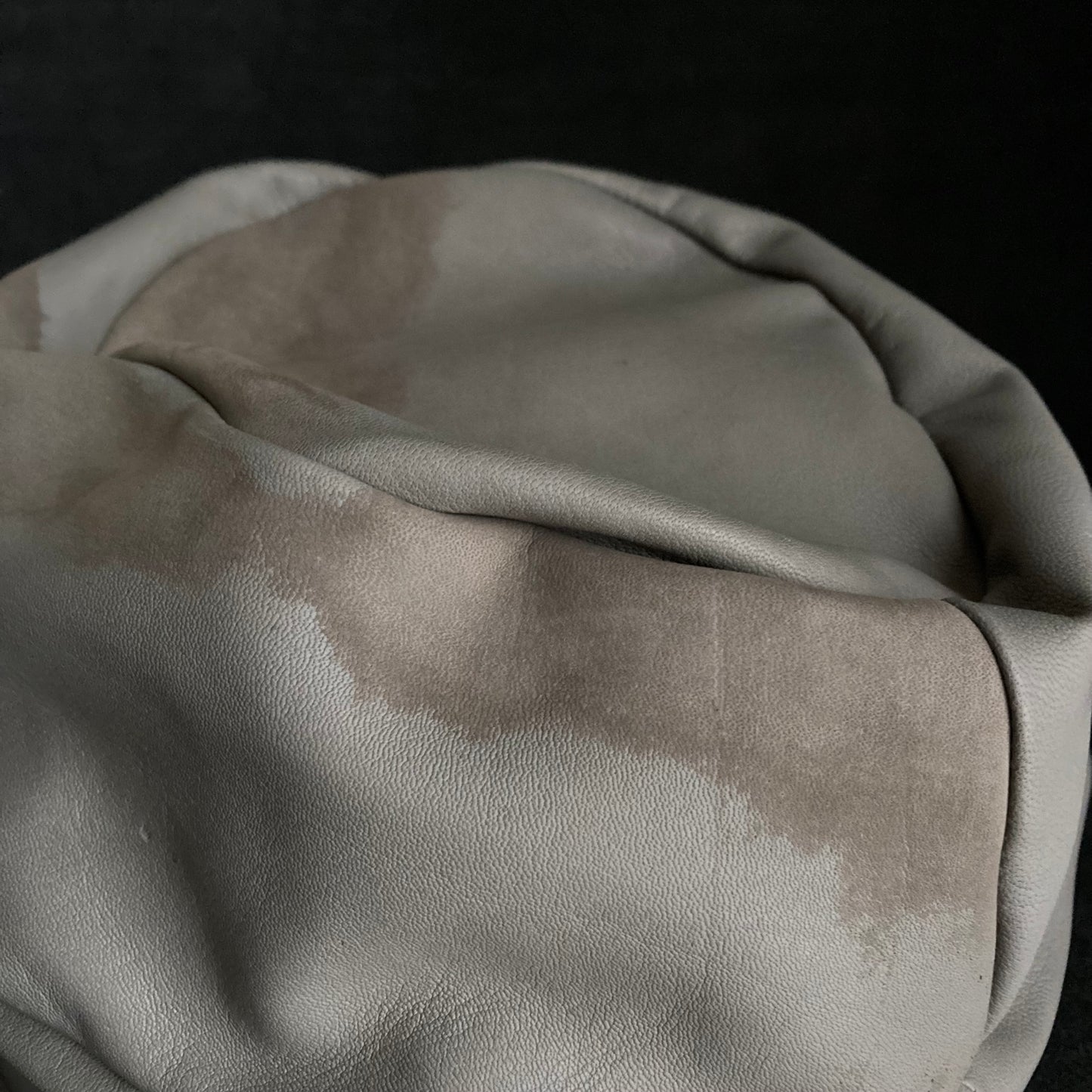 Marks of scratches light gray leather turn cap