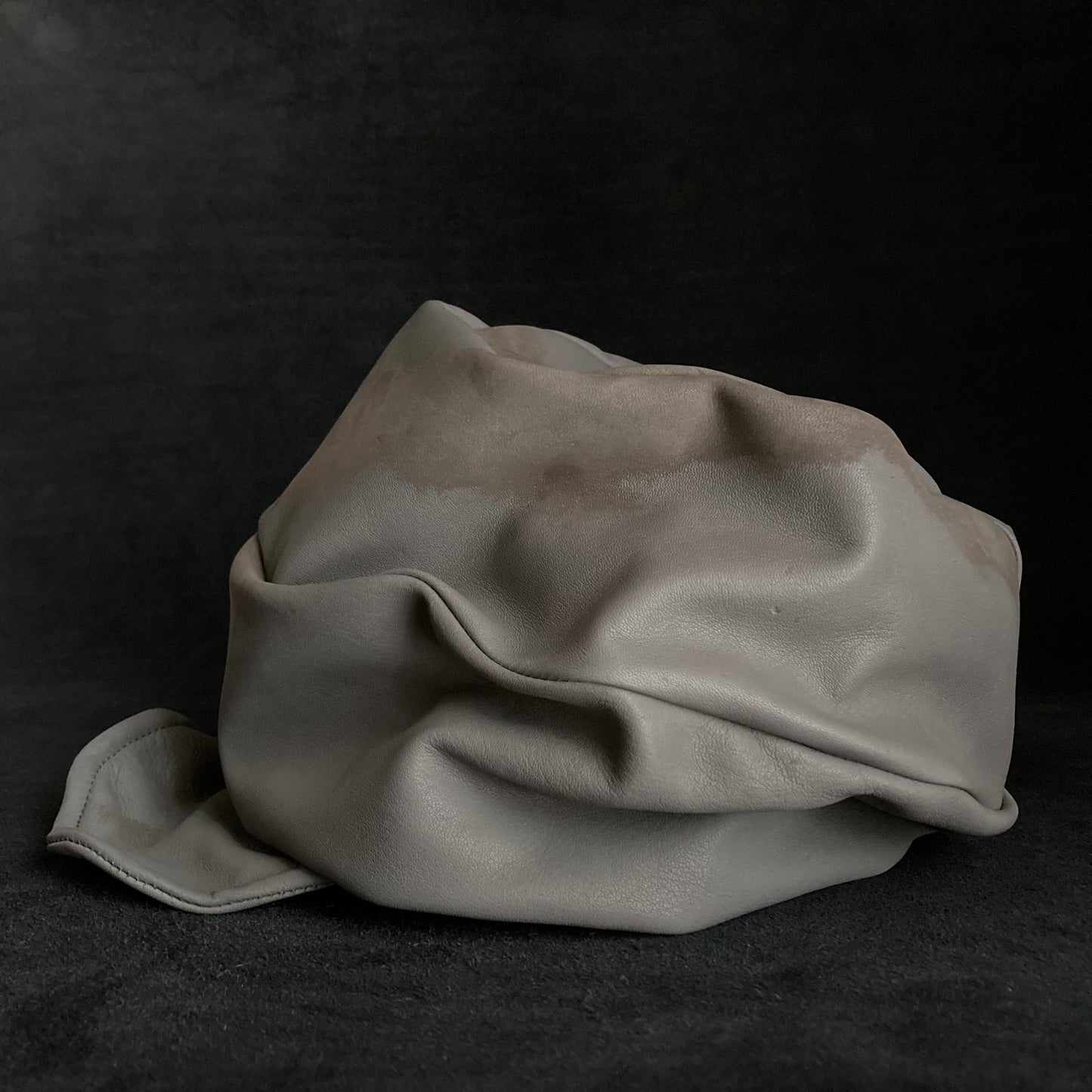 Marks of scratches light gray leather turn cap