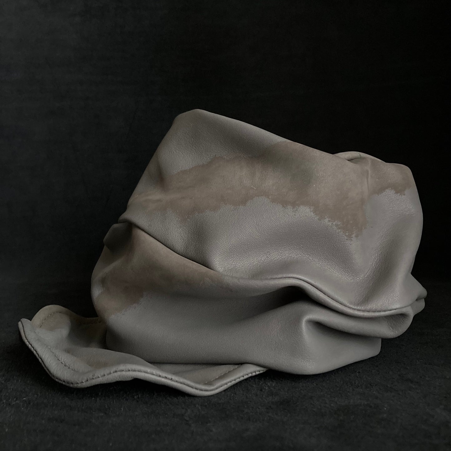 Marks of scratches light gray leather turn cap