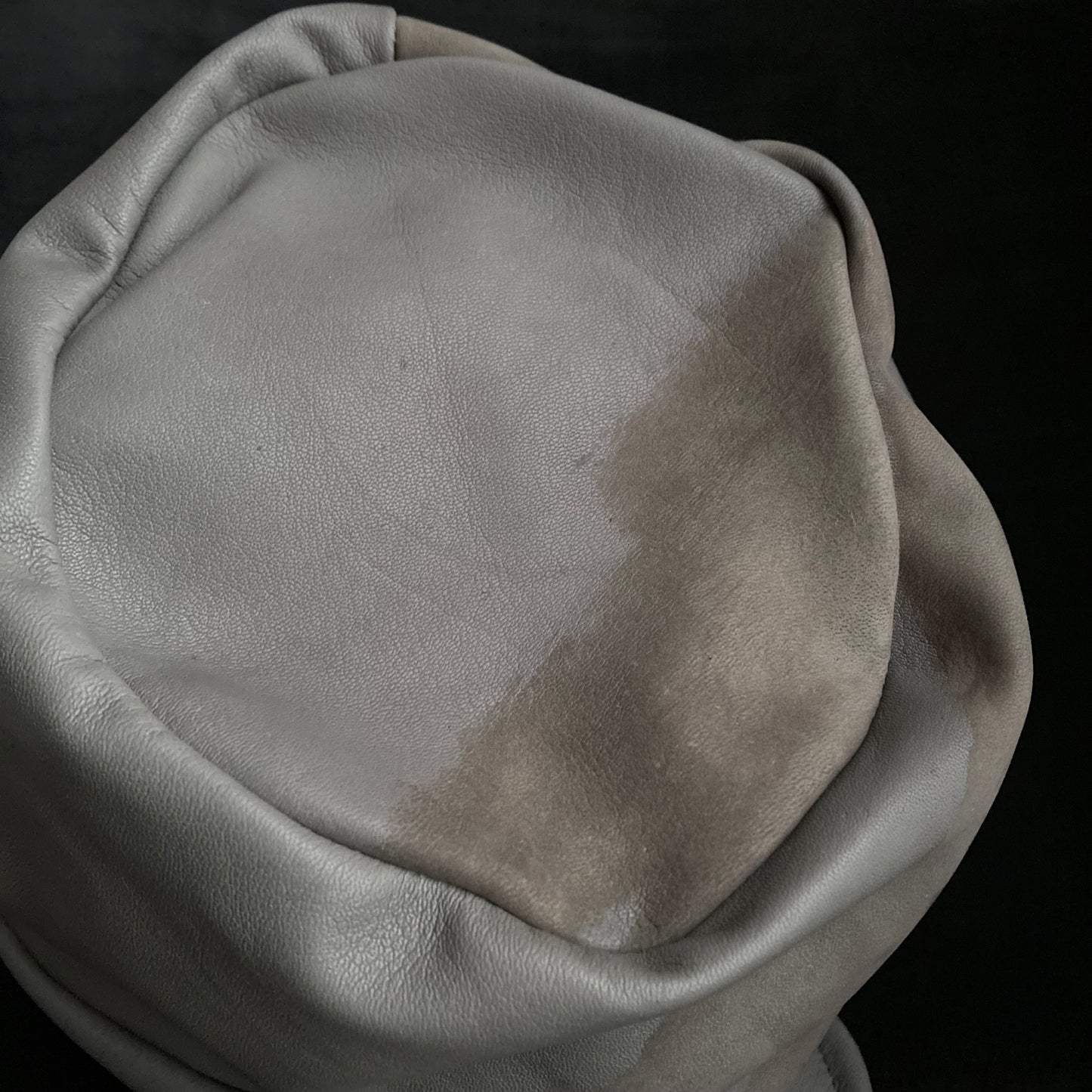 Marks of scratches light gray leather turn cap