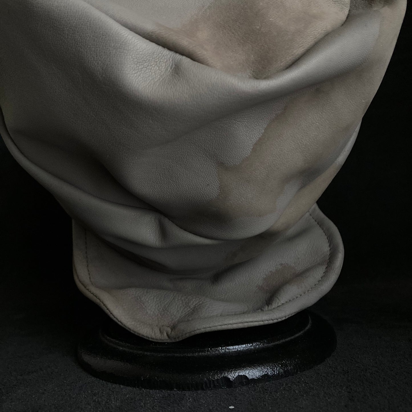 Marks of scratches light gray leather turn cap