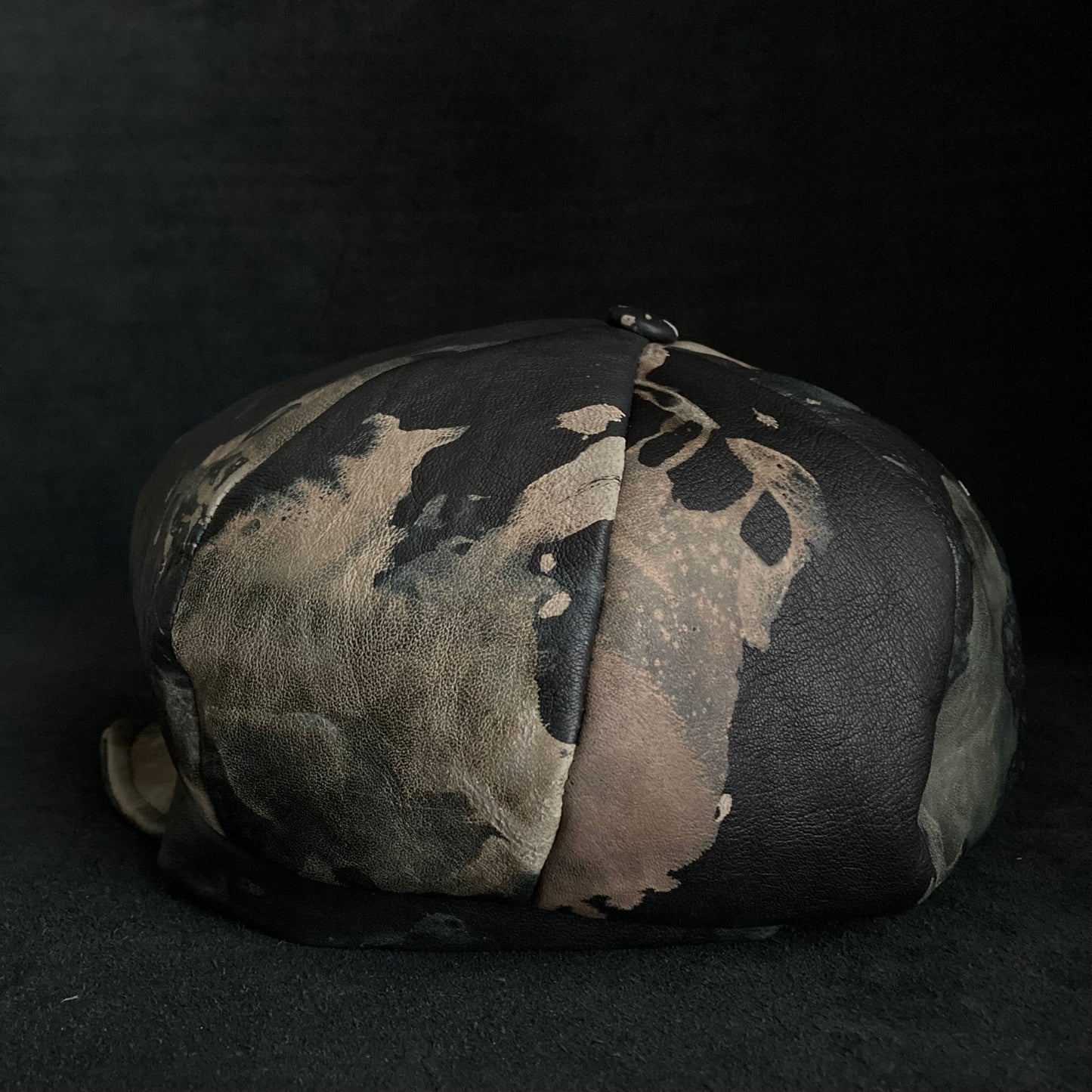 Splattering change color leather casquette