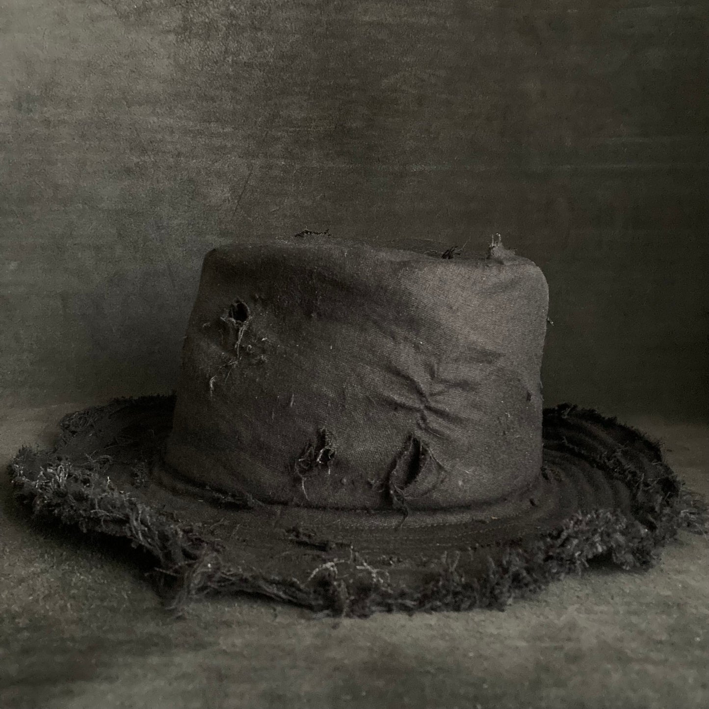 Black linen damage  fedora hat