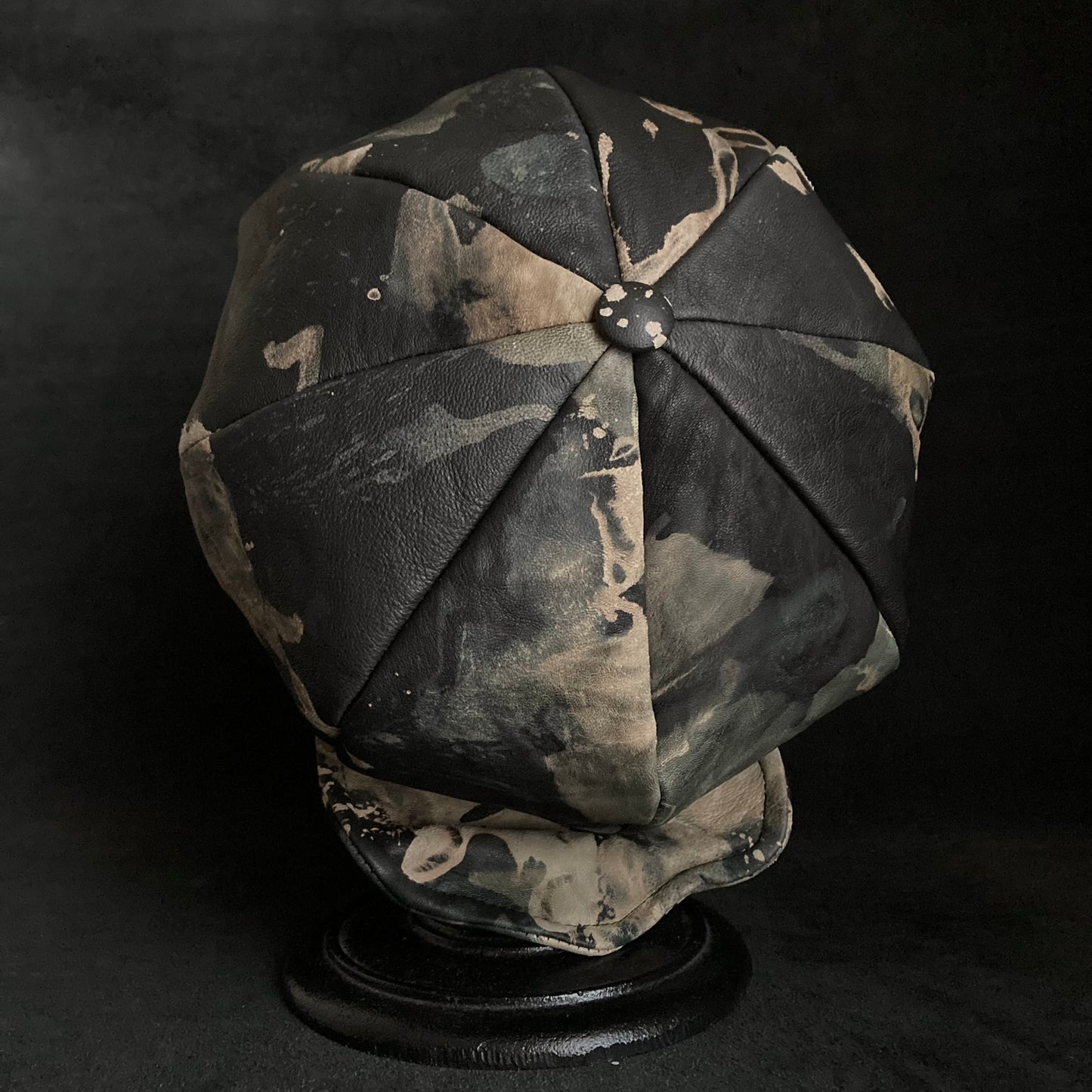 Splattering change color leather casquette