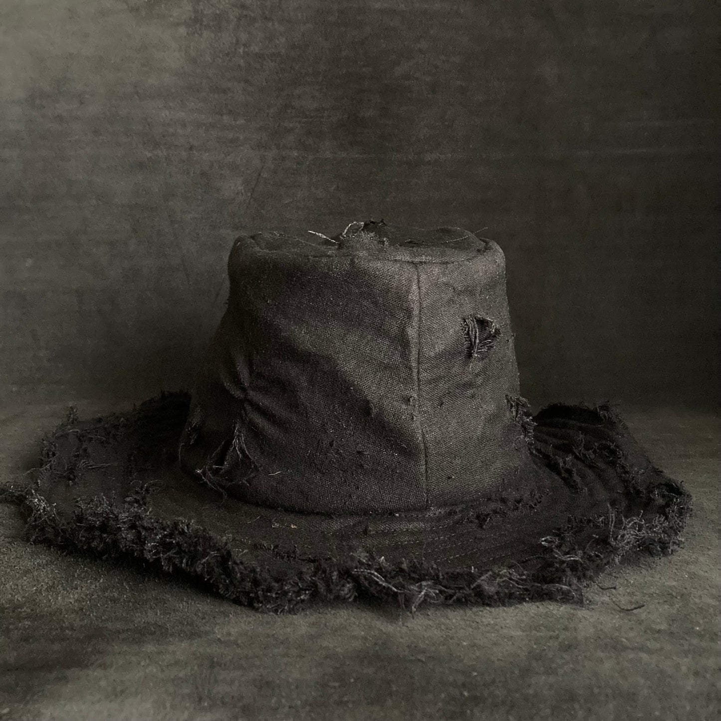 Black linen damage  fedora hat