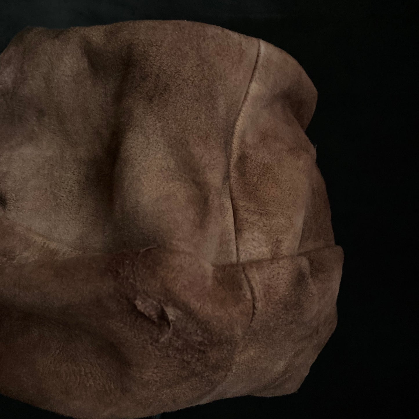 Burned uneven dyeing brown leather turn cap