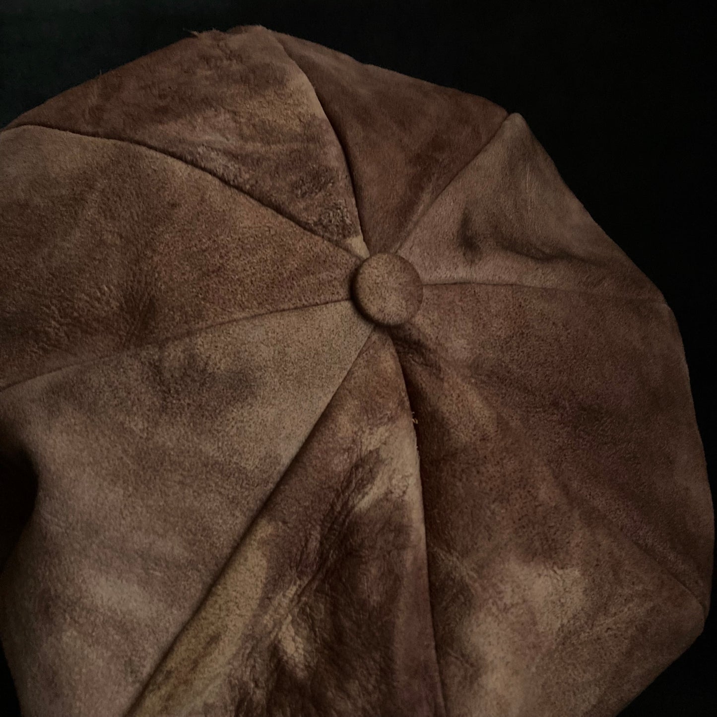 Burned uneven dyeing brown leather big casquette