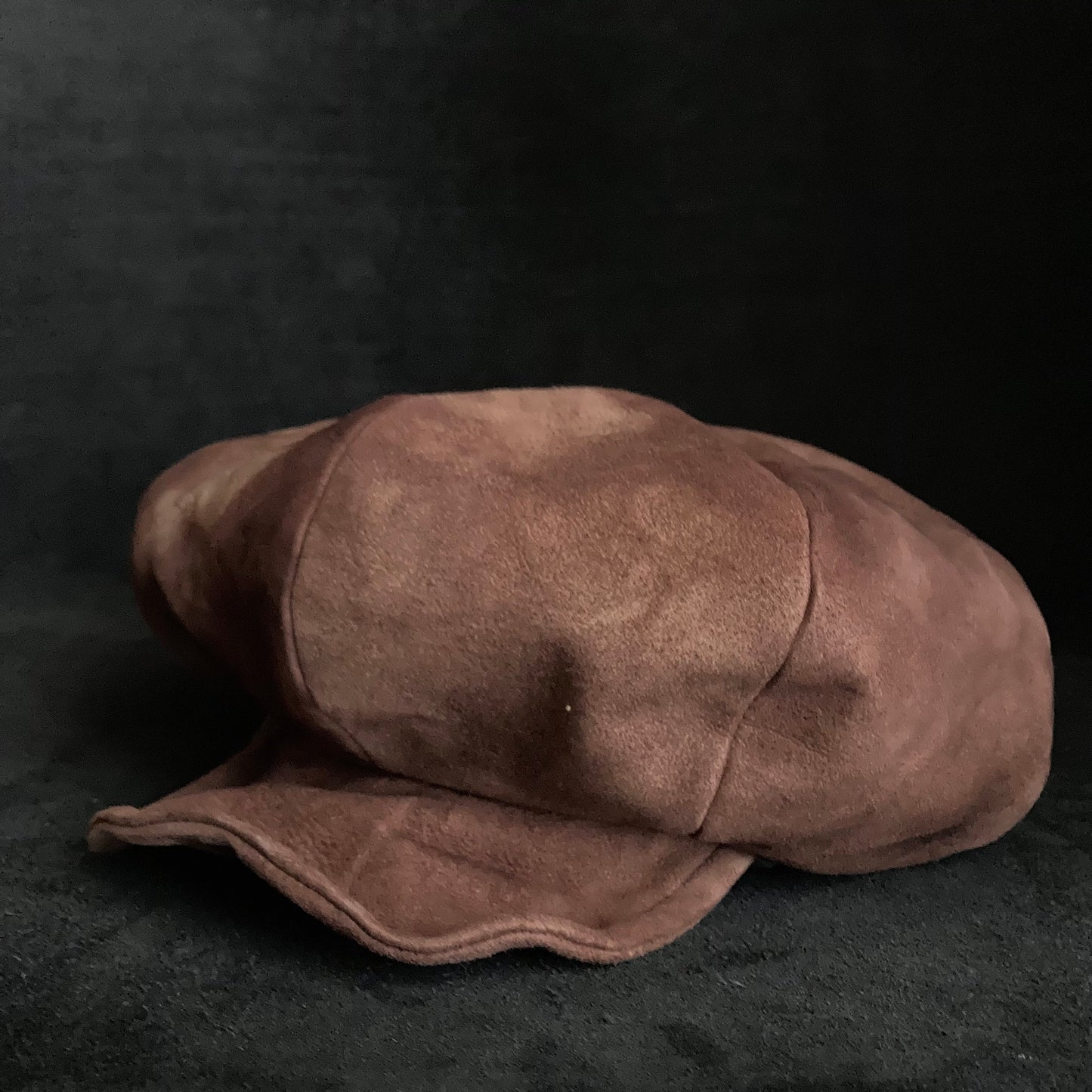 Burned uneven dyeing brown leather big casquette