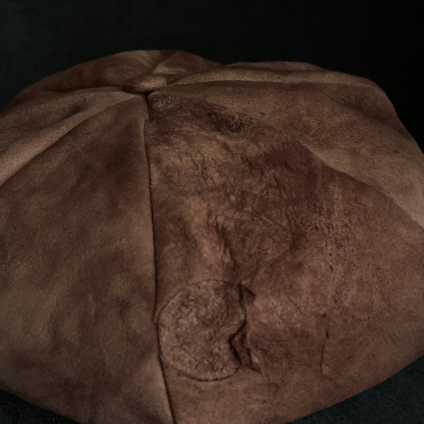 Burned uneven dyeing brown leather big casquette