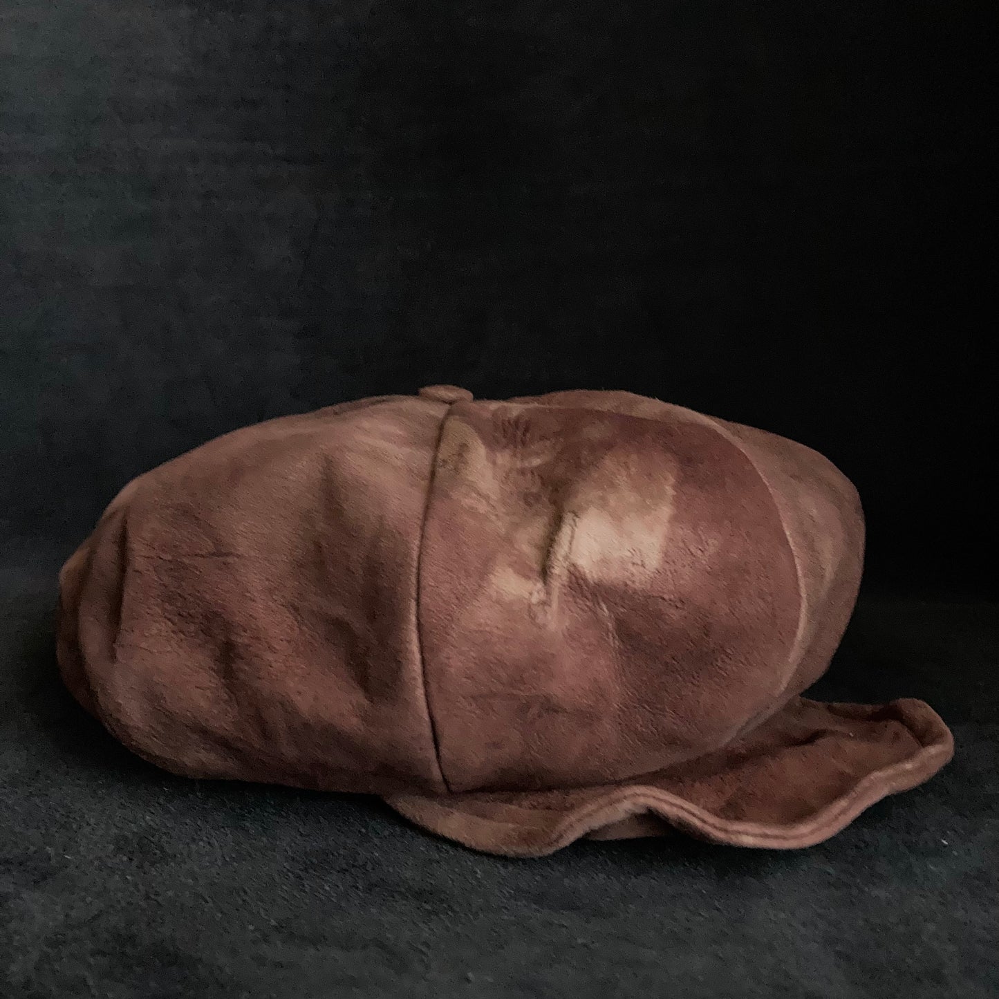 Burned uneven dyeing brown leather big casquette