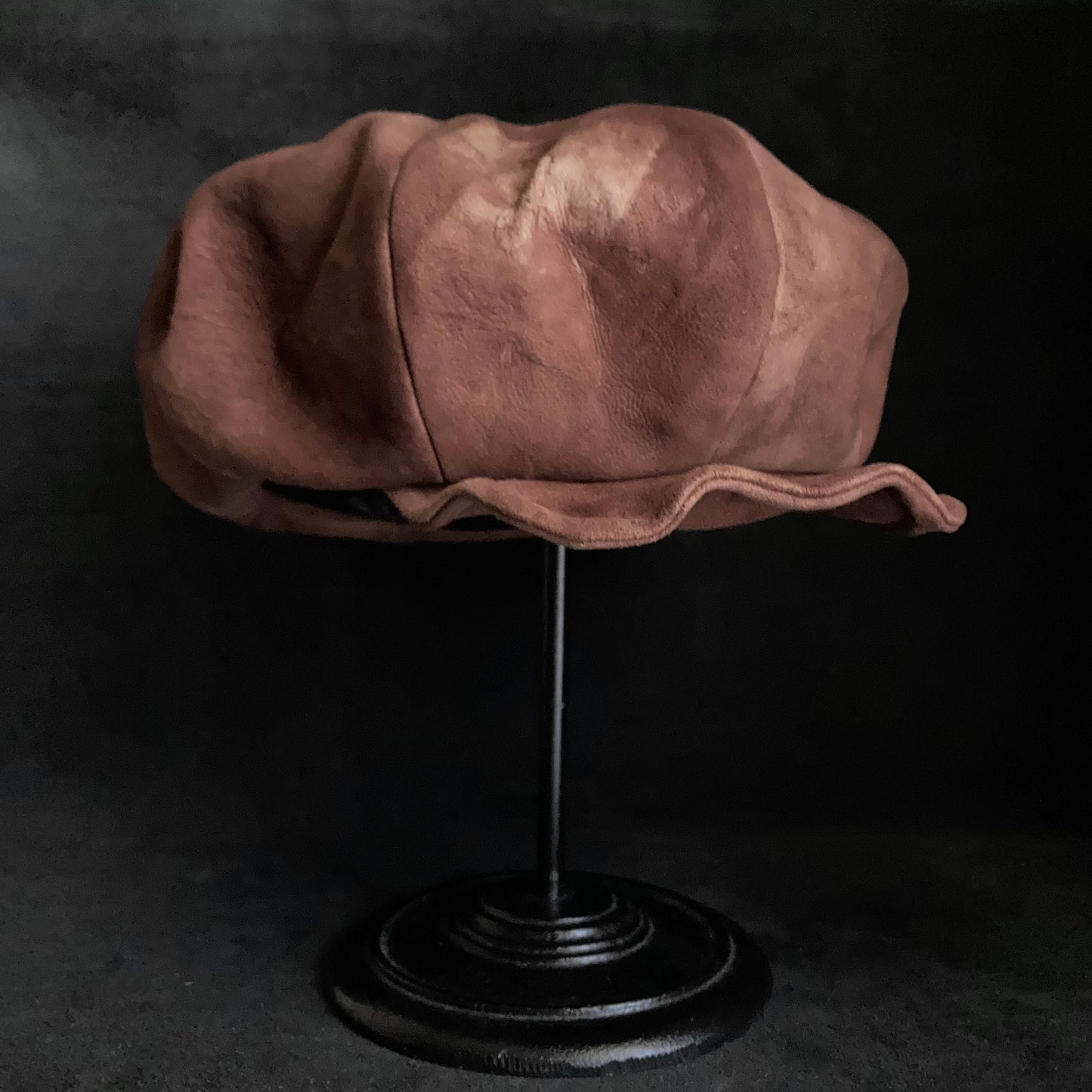 Burned uneven dyeing brown leather big casquette