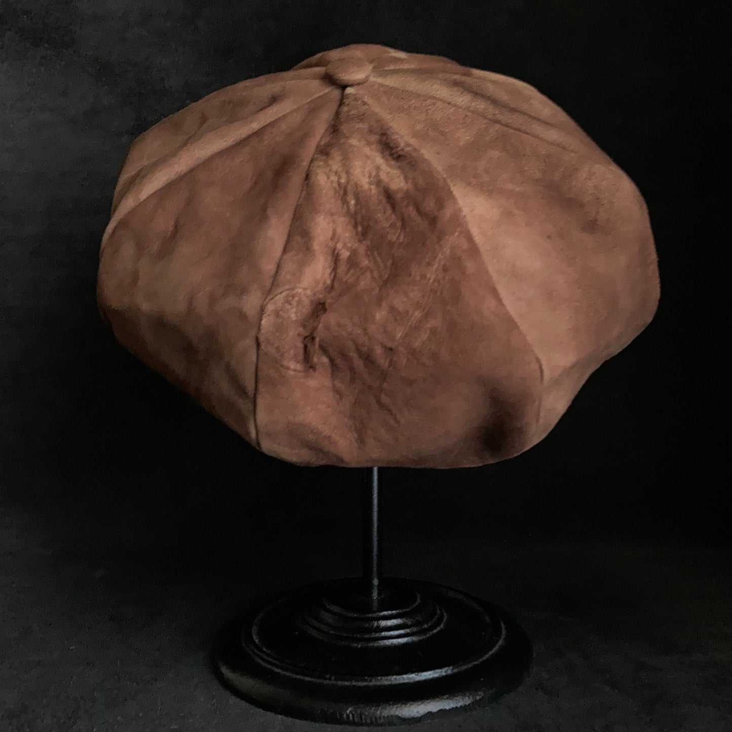 Burned uneven dyeing brown leather big casquette