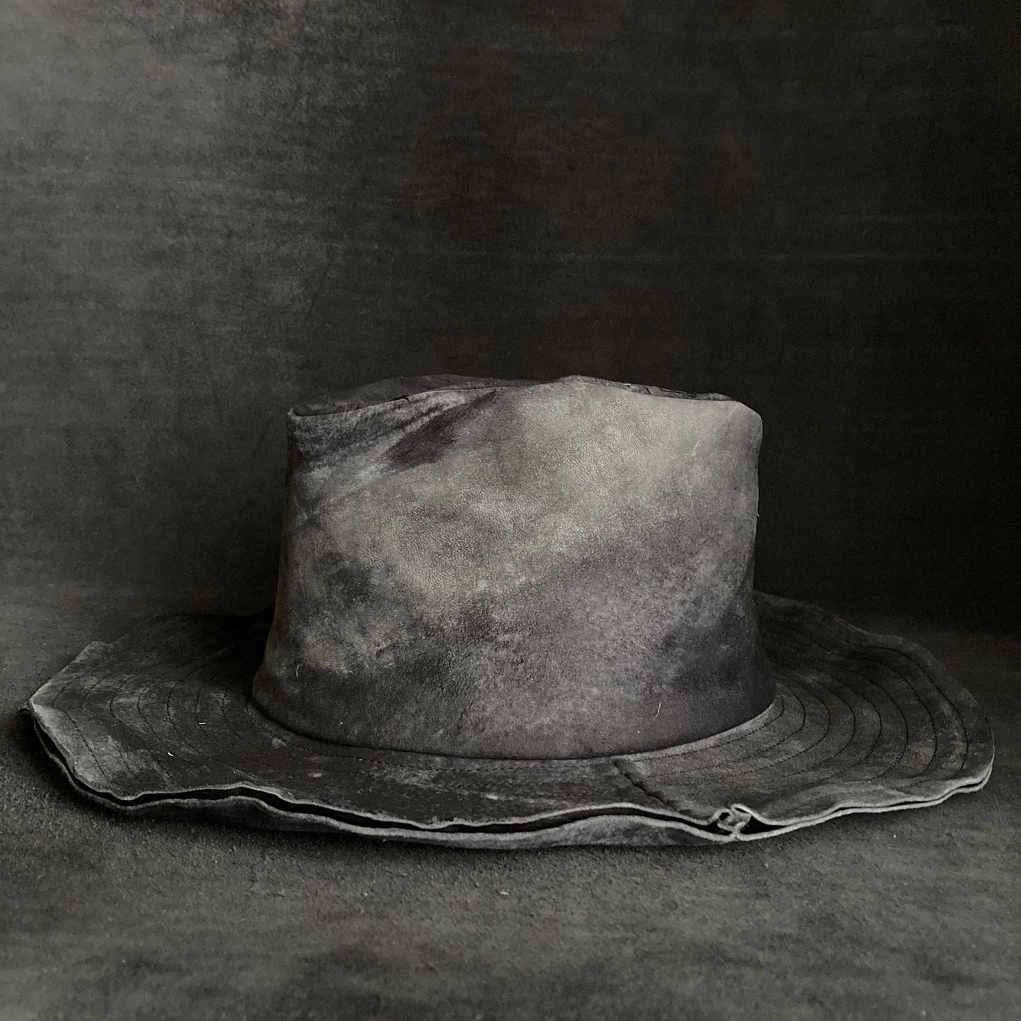 Shadow back leather fedora hat