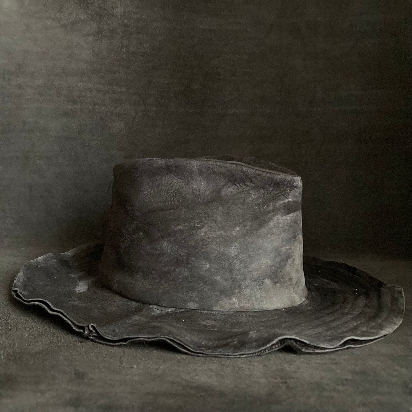 Shadow back leather fedora hat