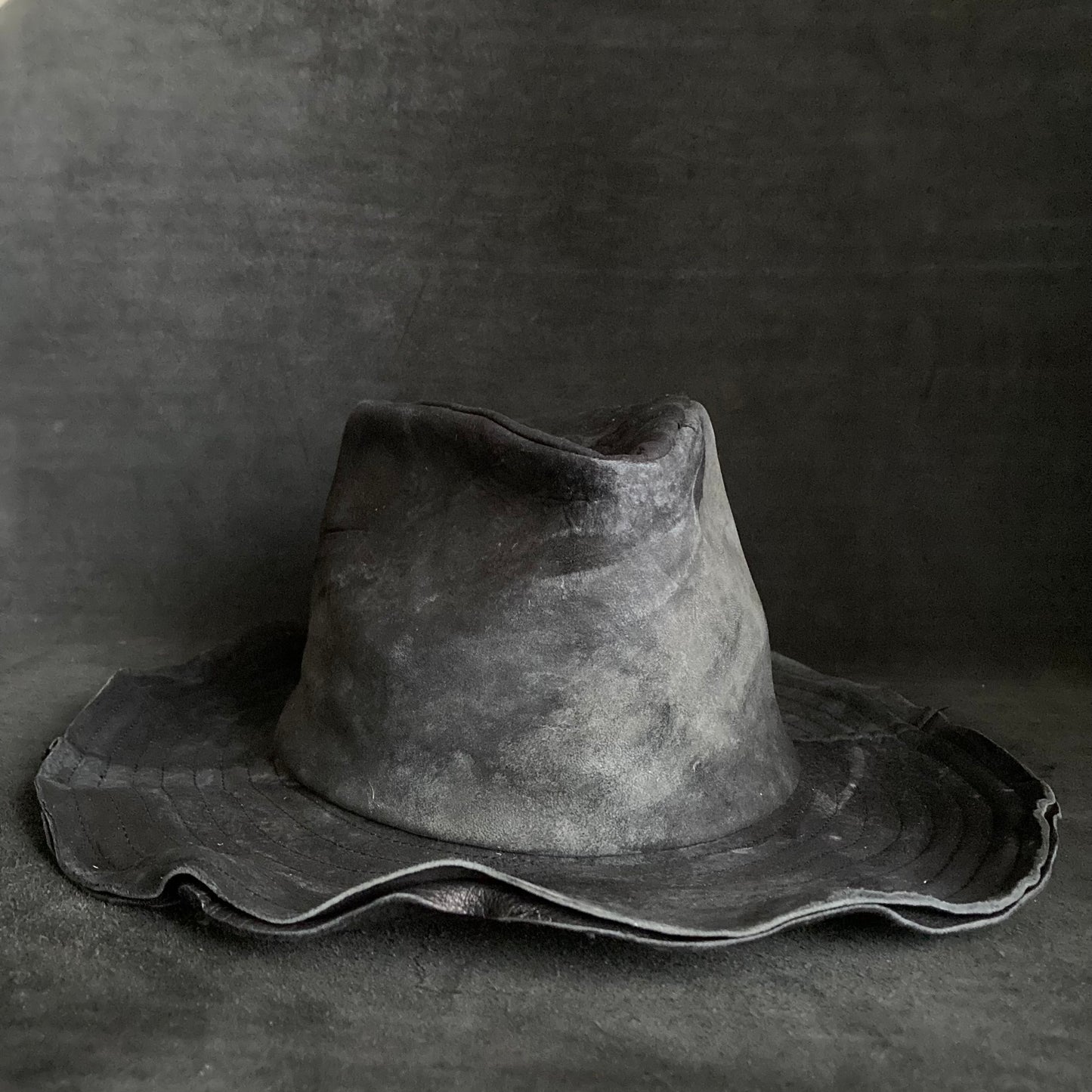 Shadow back leather fedora hat