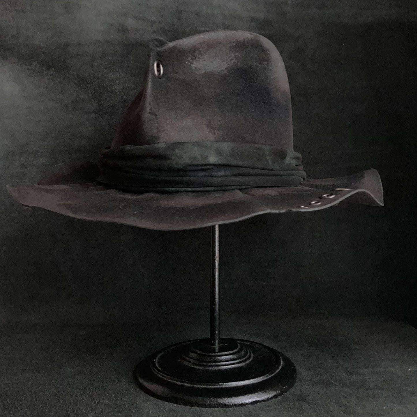 Eyelet burned black rabbit fedora hat