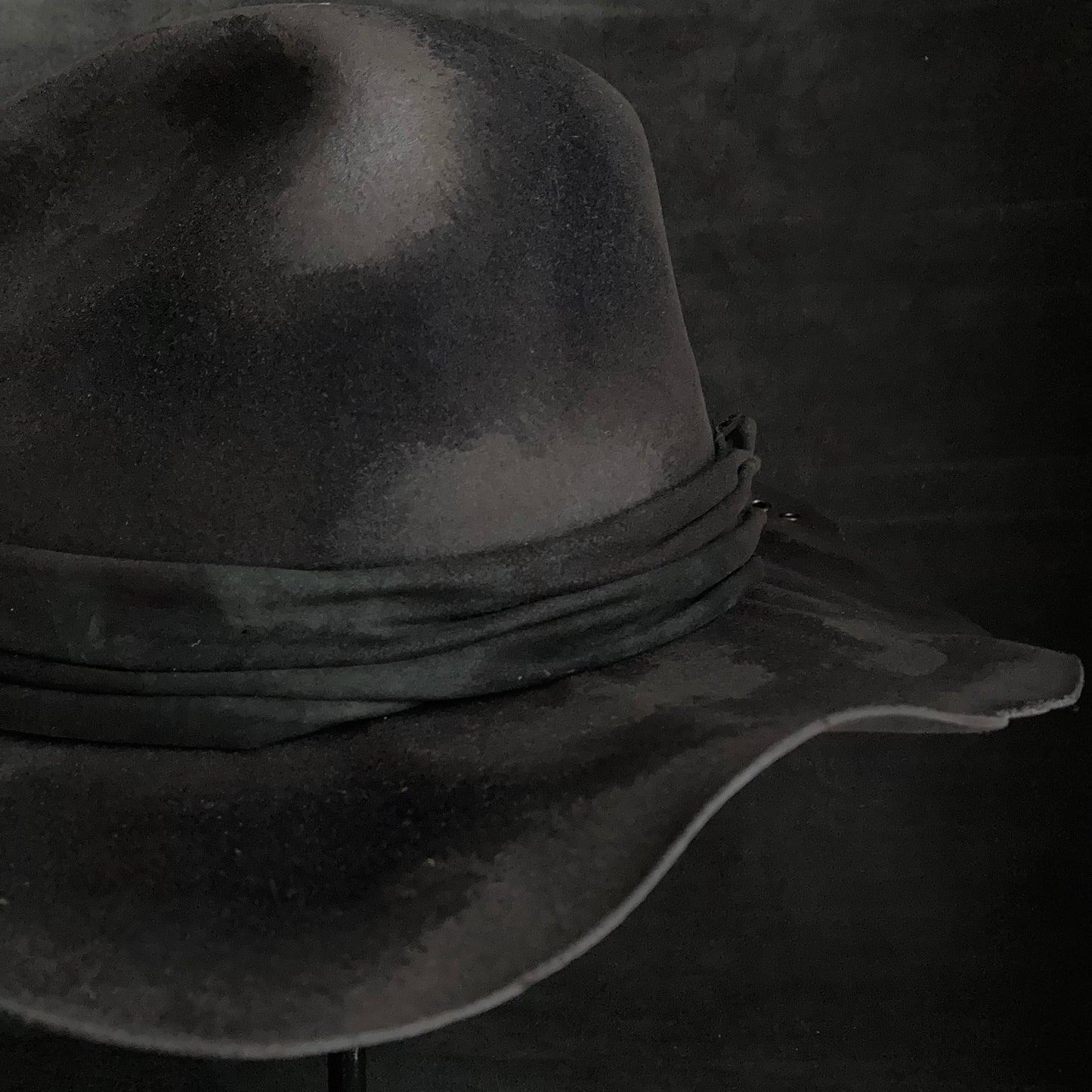 Eyelet burned black rabbit fedora hat