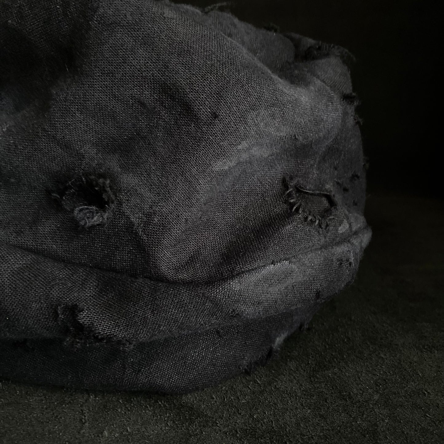 Black linen damage turn cap (brim core)