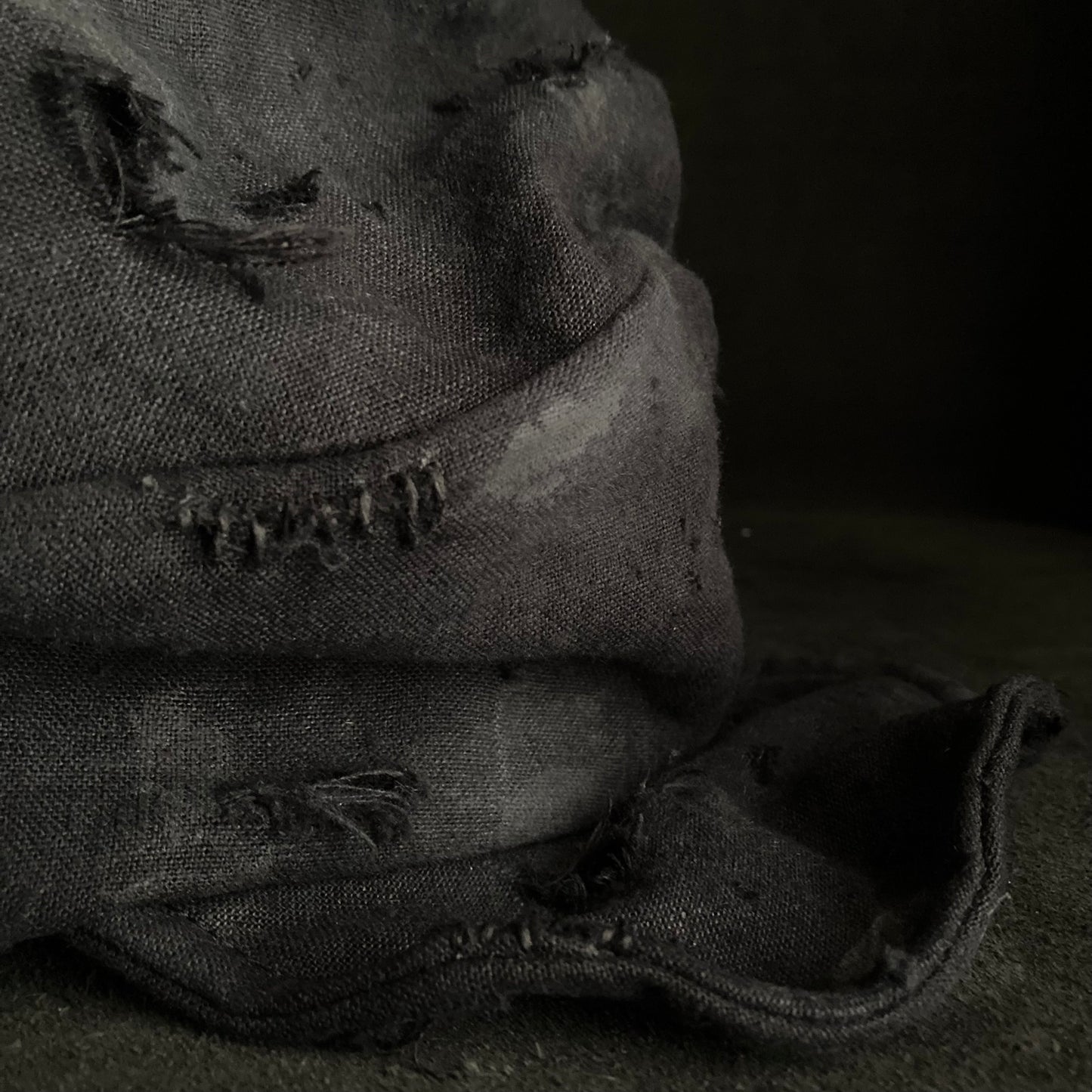 Black linen damage turn cap (brim core)