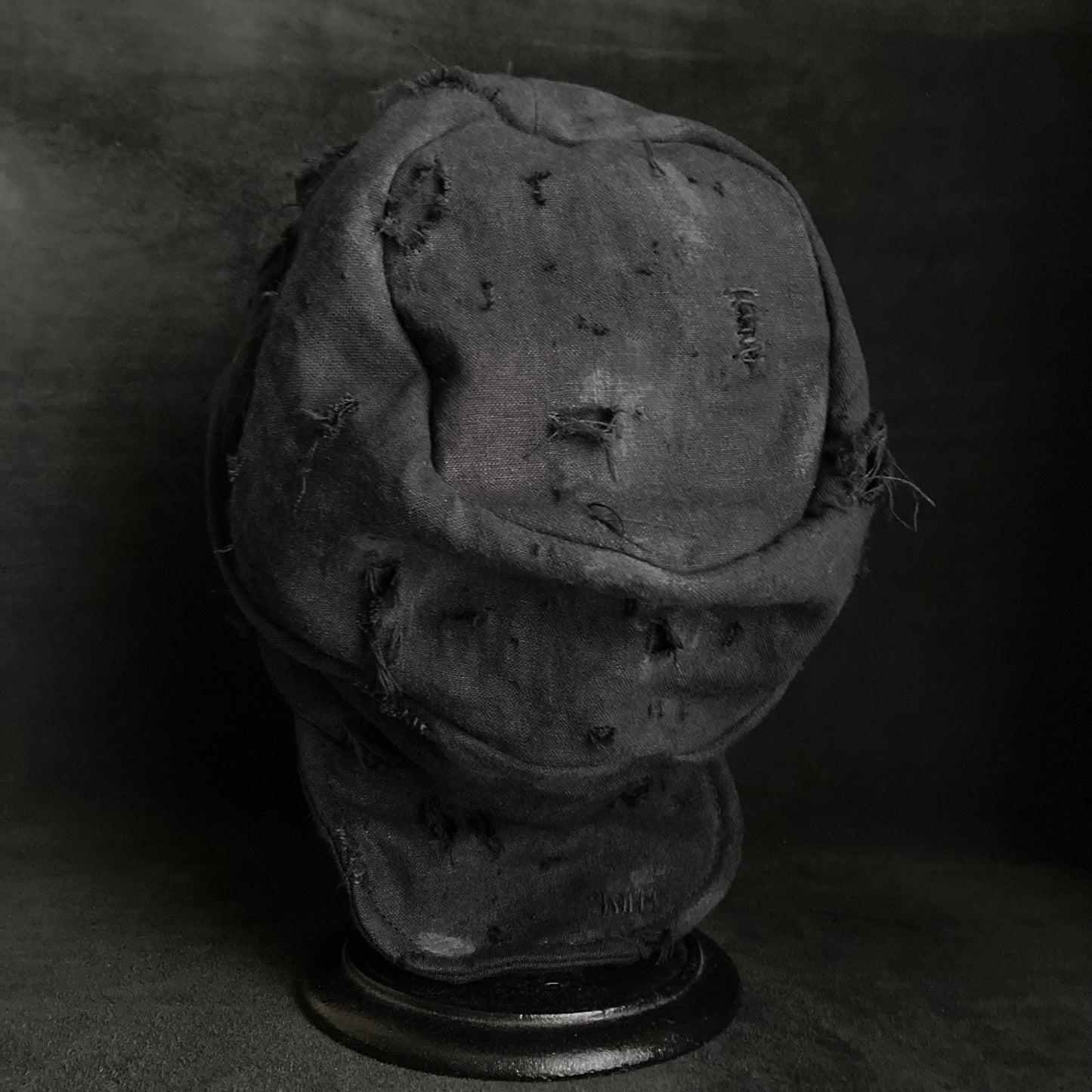 Black linen damage turn cap (brim core)