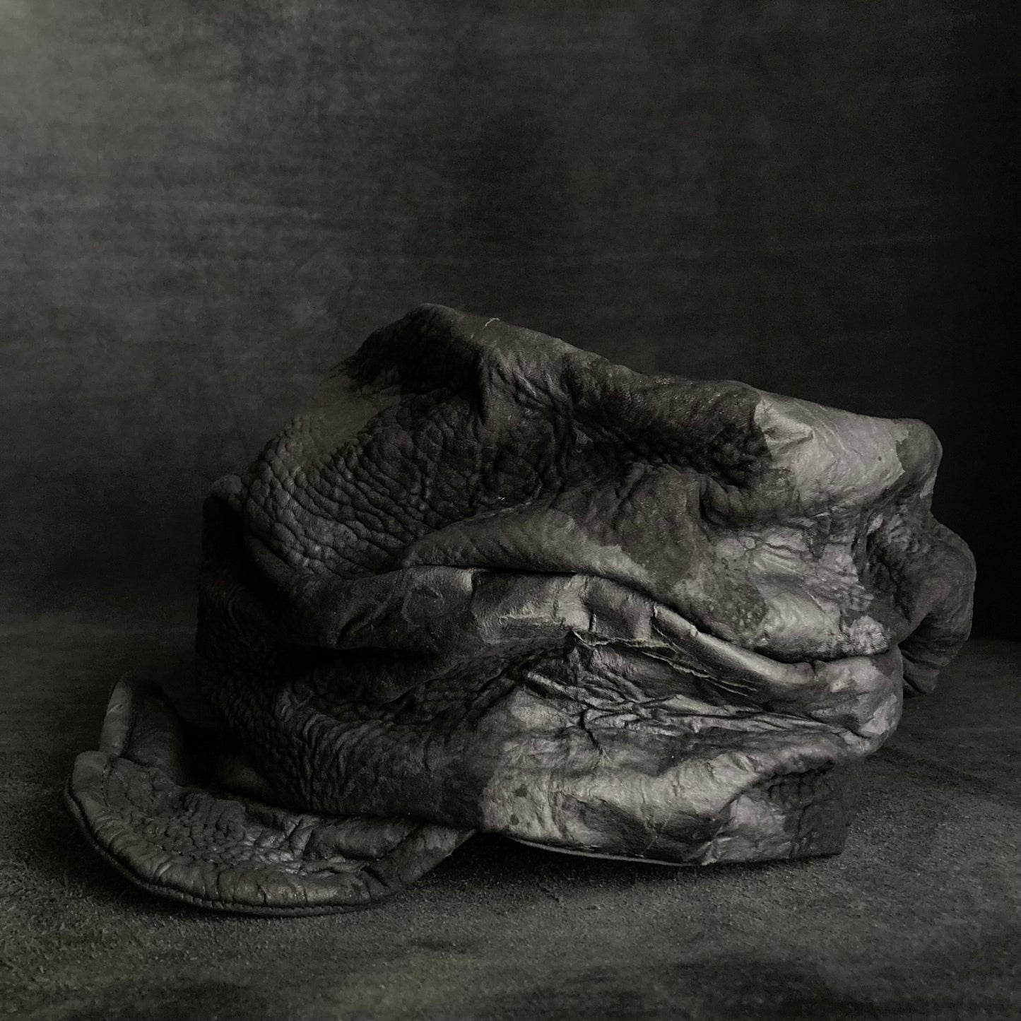 Grain sheepskin leather turn cap