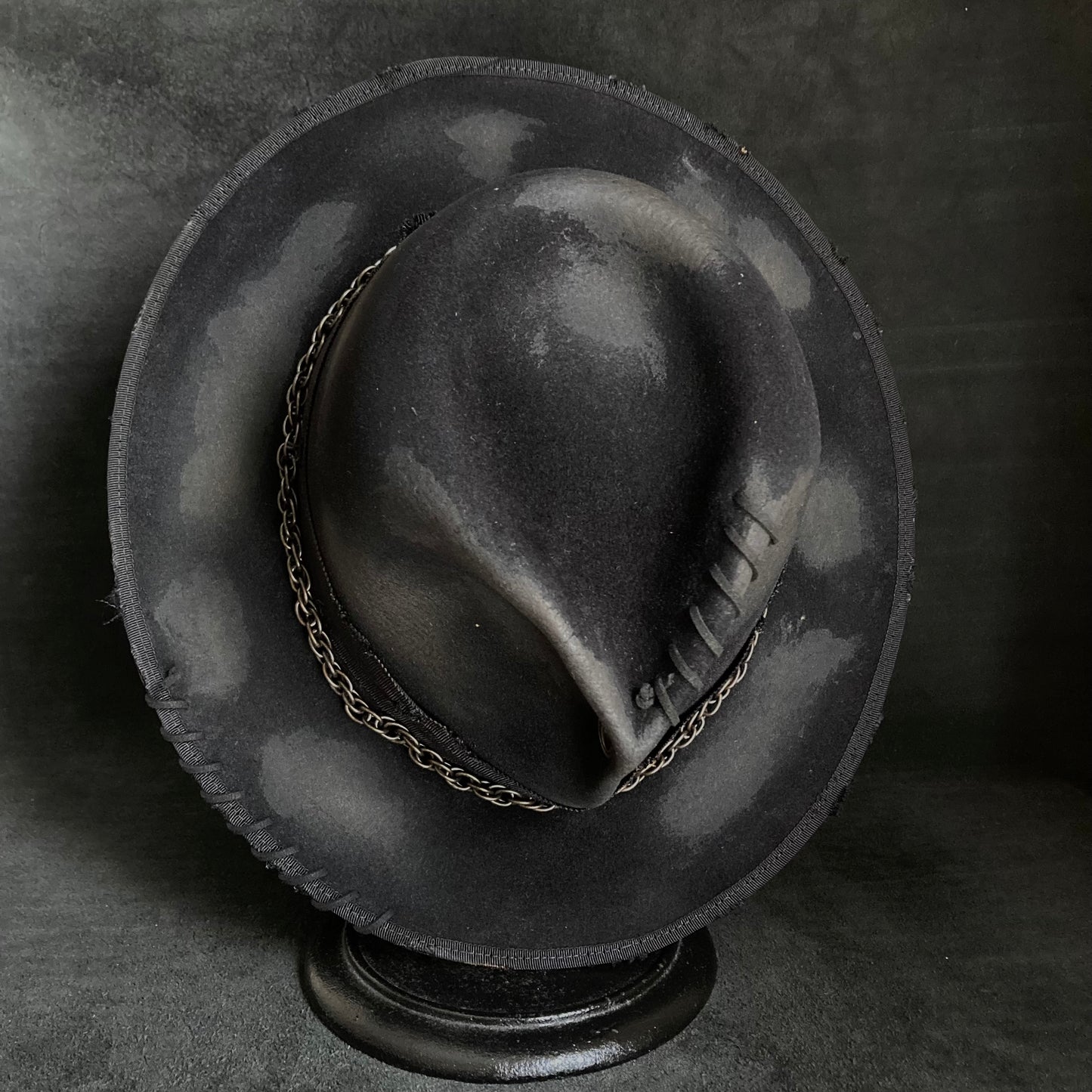 Eyelet burned hi-fedora hat