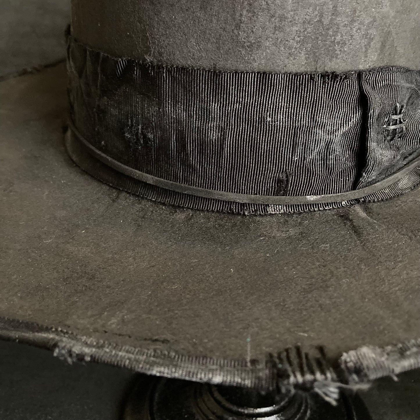 Charcoal damage grosgrain pork pie hat