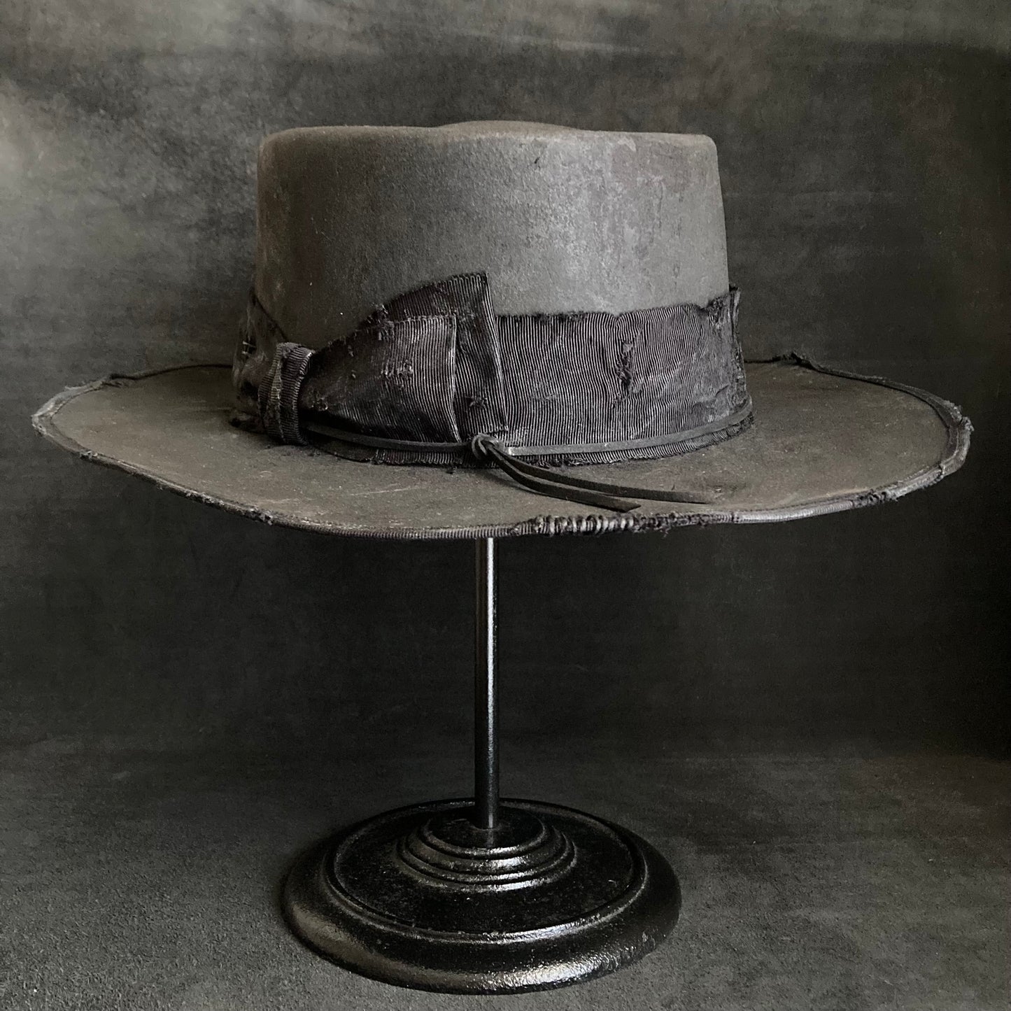 Charcoal damage grosgrain pork pie hat