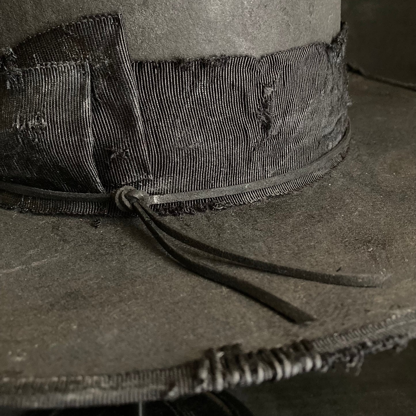 Charcoal damage grosgrain pork pie hat