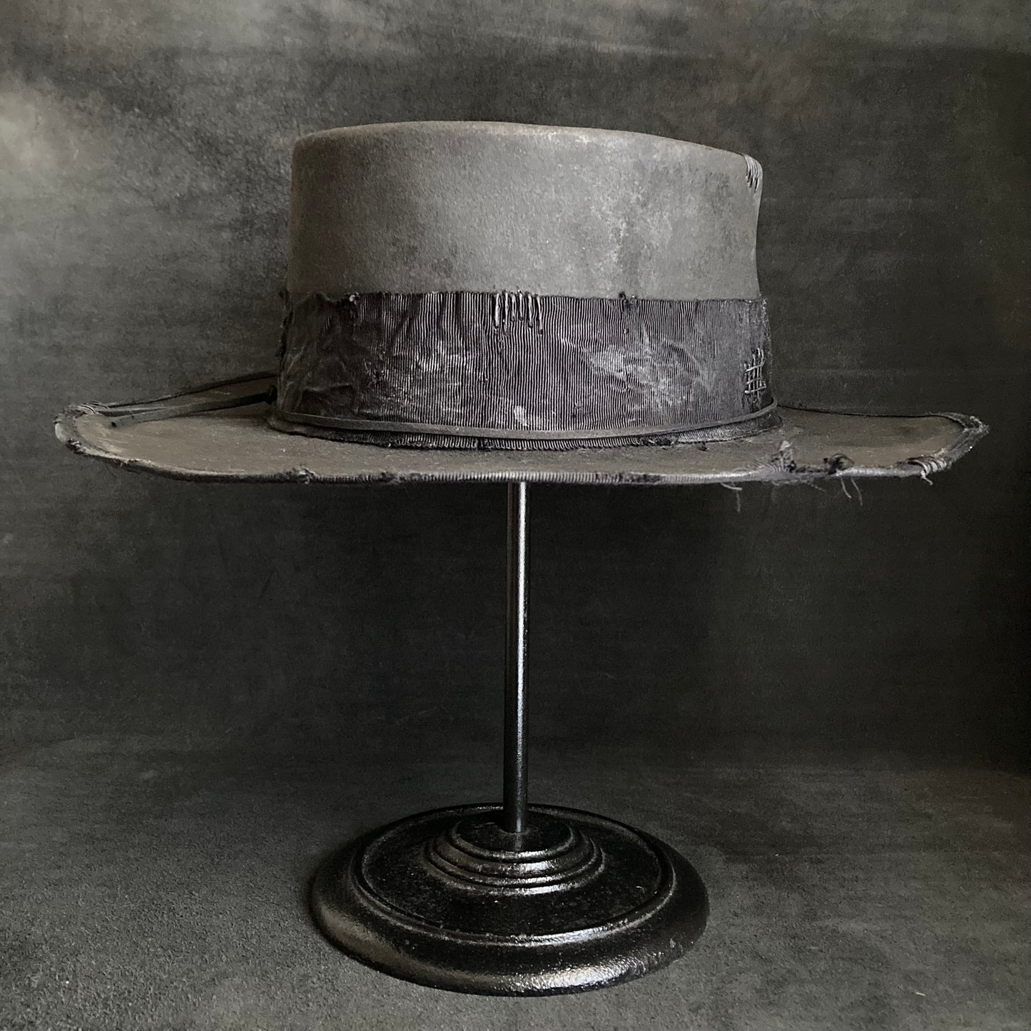 Charcoal damage grosgrain pork pie hat