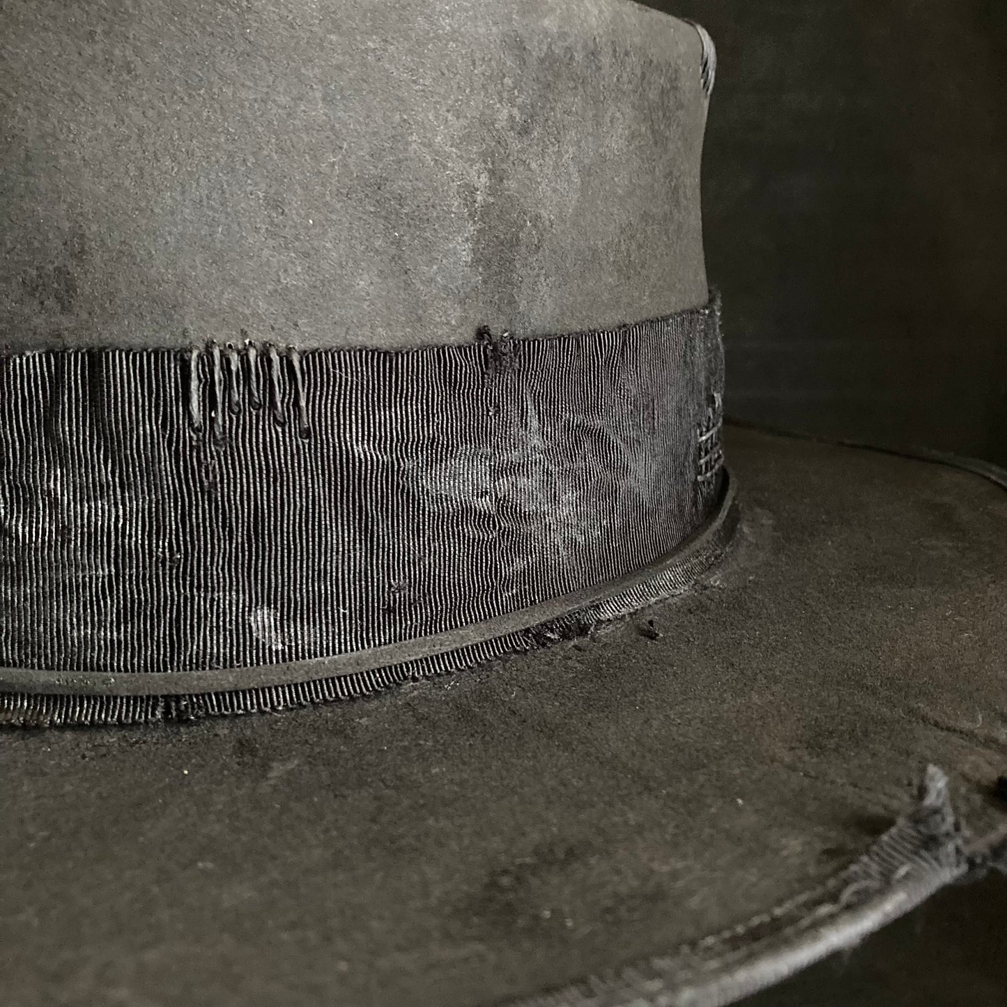 Charcoal damage grosgrain pork pie hat