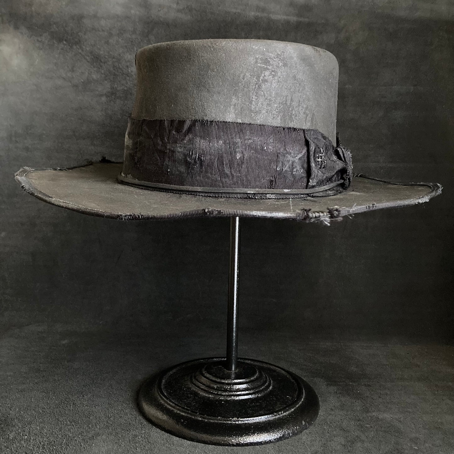 Charcoal damage grosgrain pork pie hat