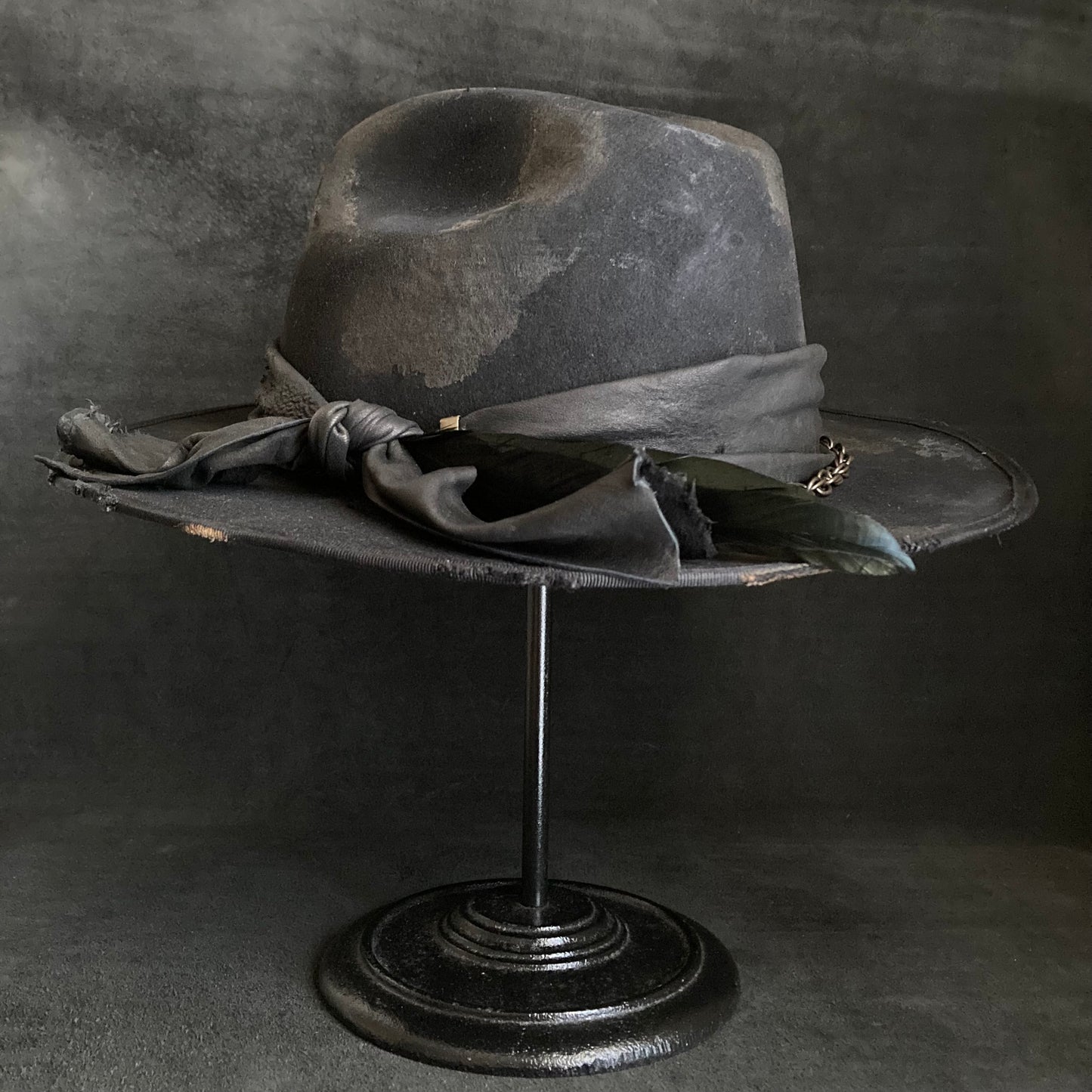 Wing dirt antique chain western hat