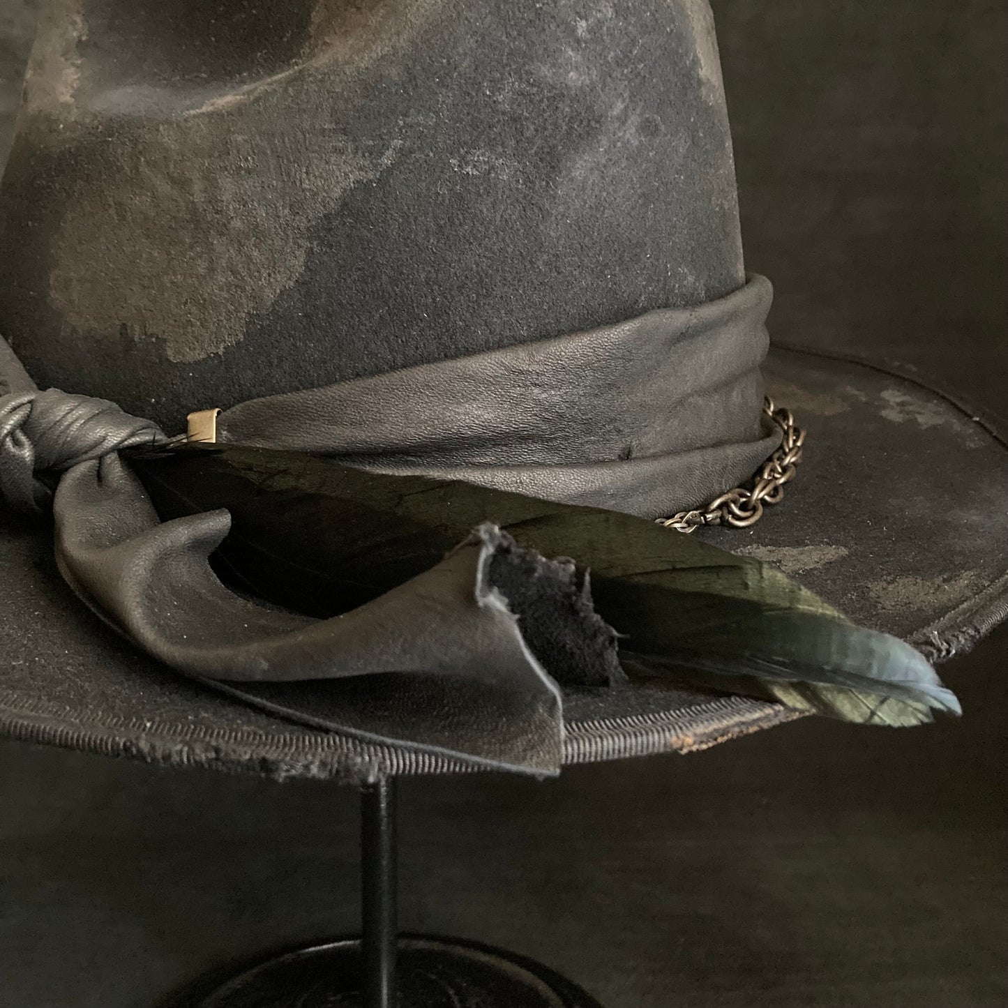 Wing dirt antique chain western hat