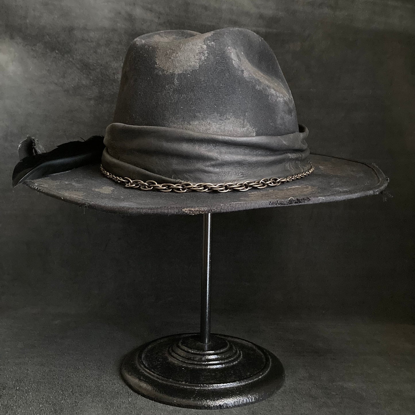 Wing dirt antique chain western hat