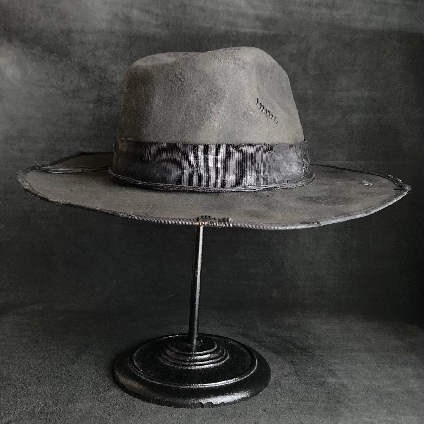 Charcoal damage grosgrain ribbon fedora hat