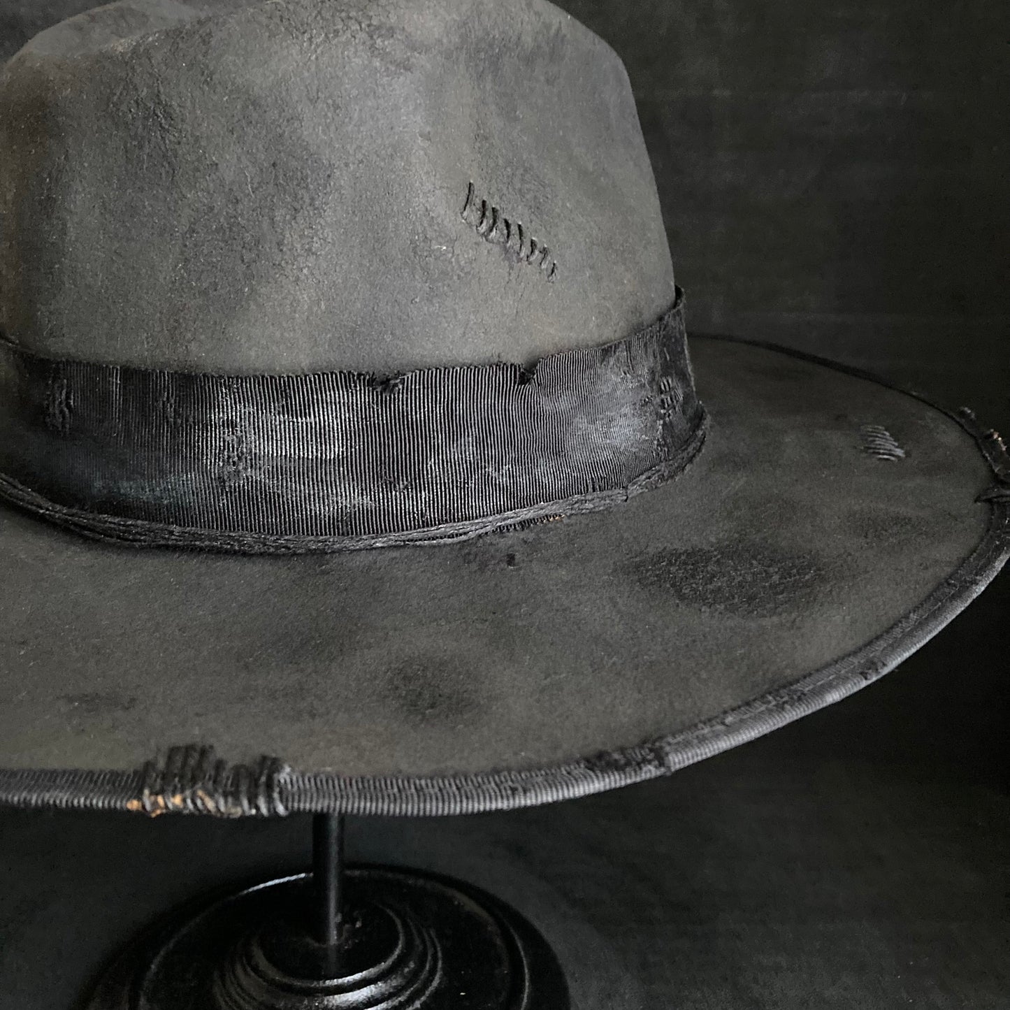 Charcoal damage grosgrain ribbon fedora hat