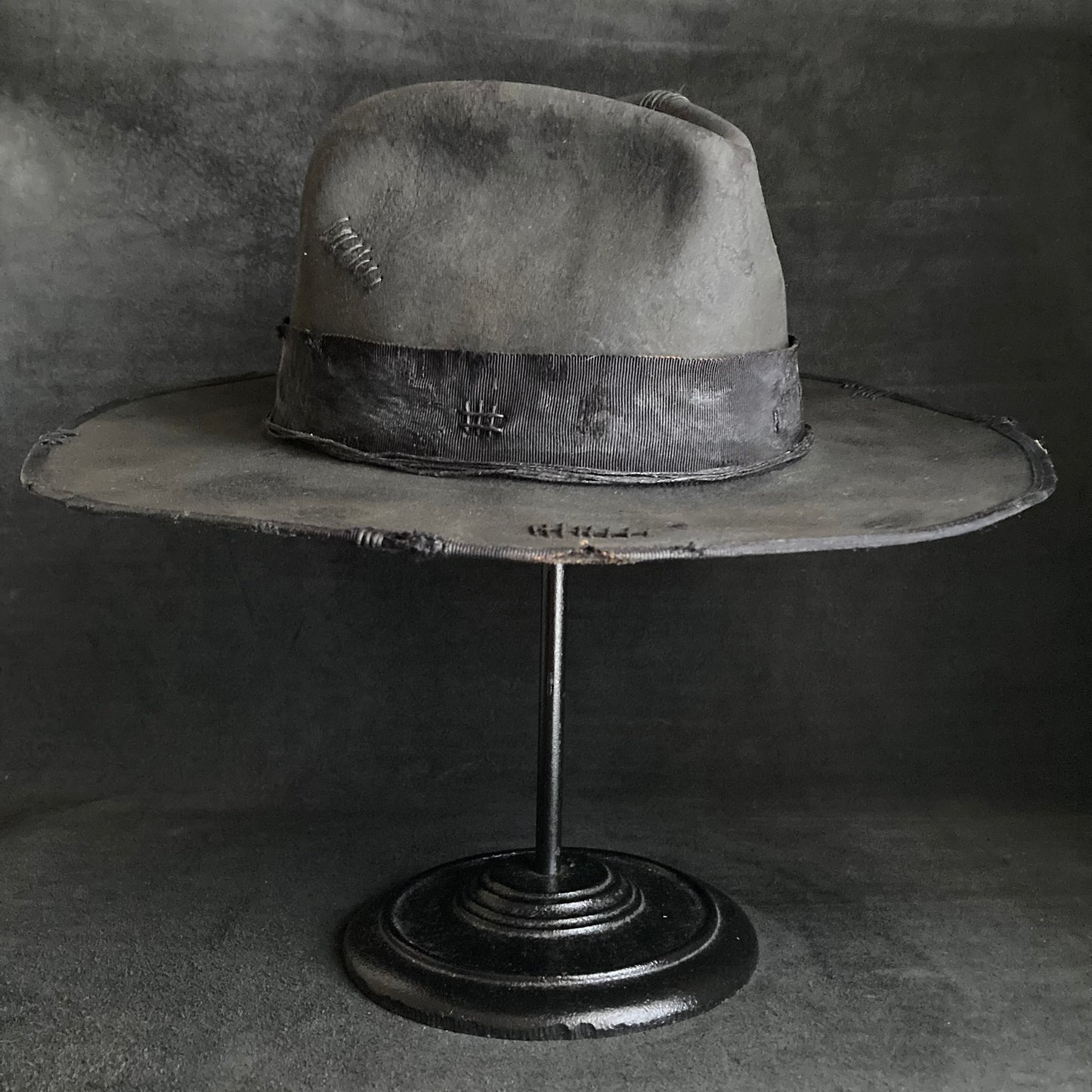 Charcoal damage grosgrain ribbon fedora hat