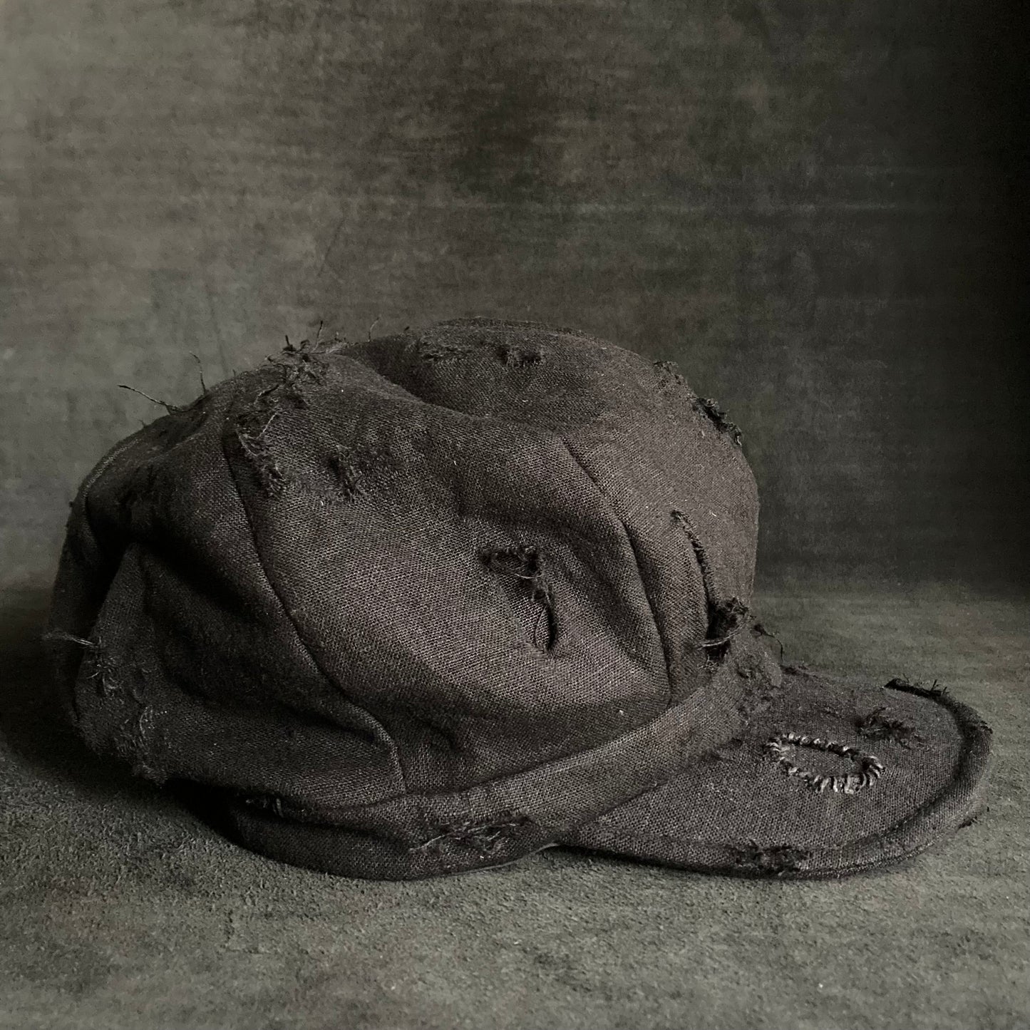 Black linen damage  casquette(brim core)