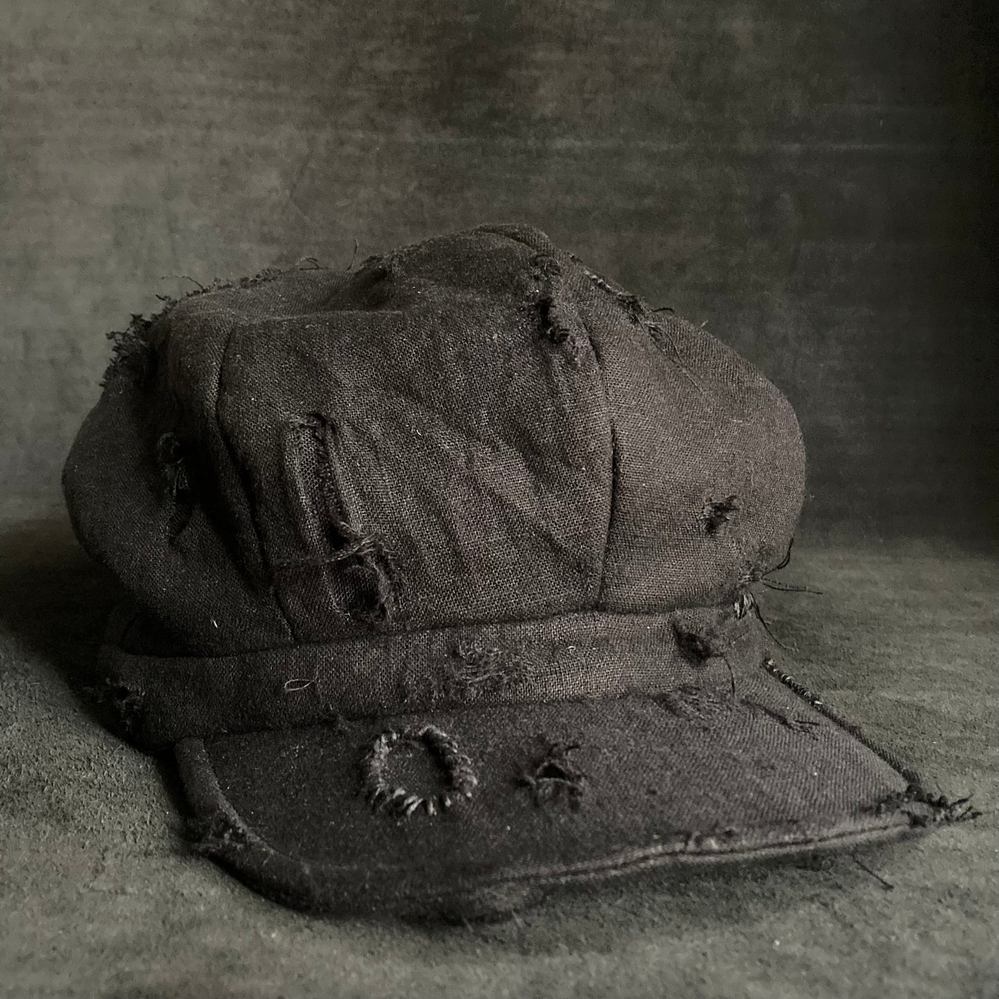 Black linen damage  casquette(brim core)