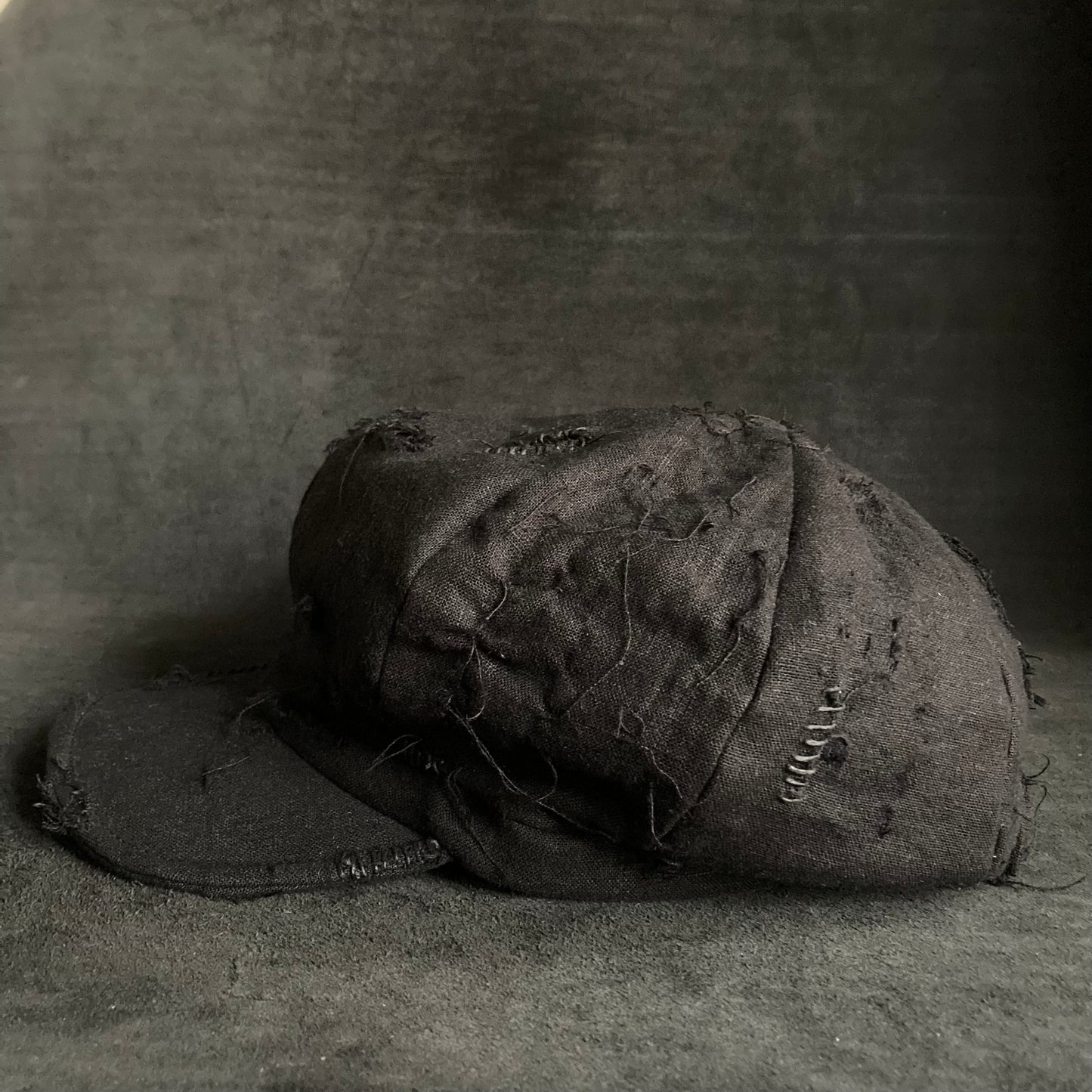 Black linen damage  casquette(brim core)