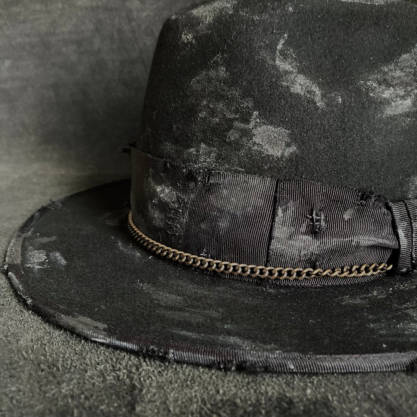 Stain paint western chain hat