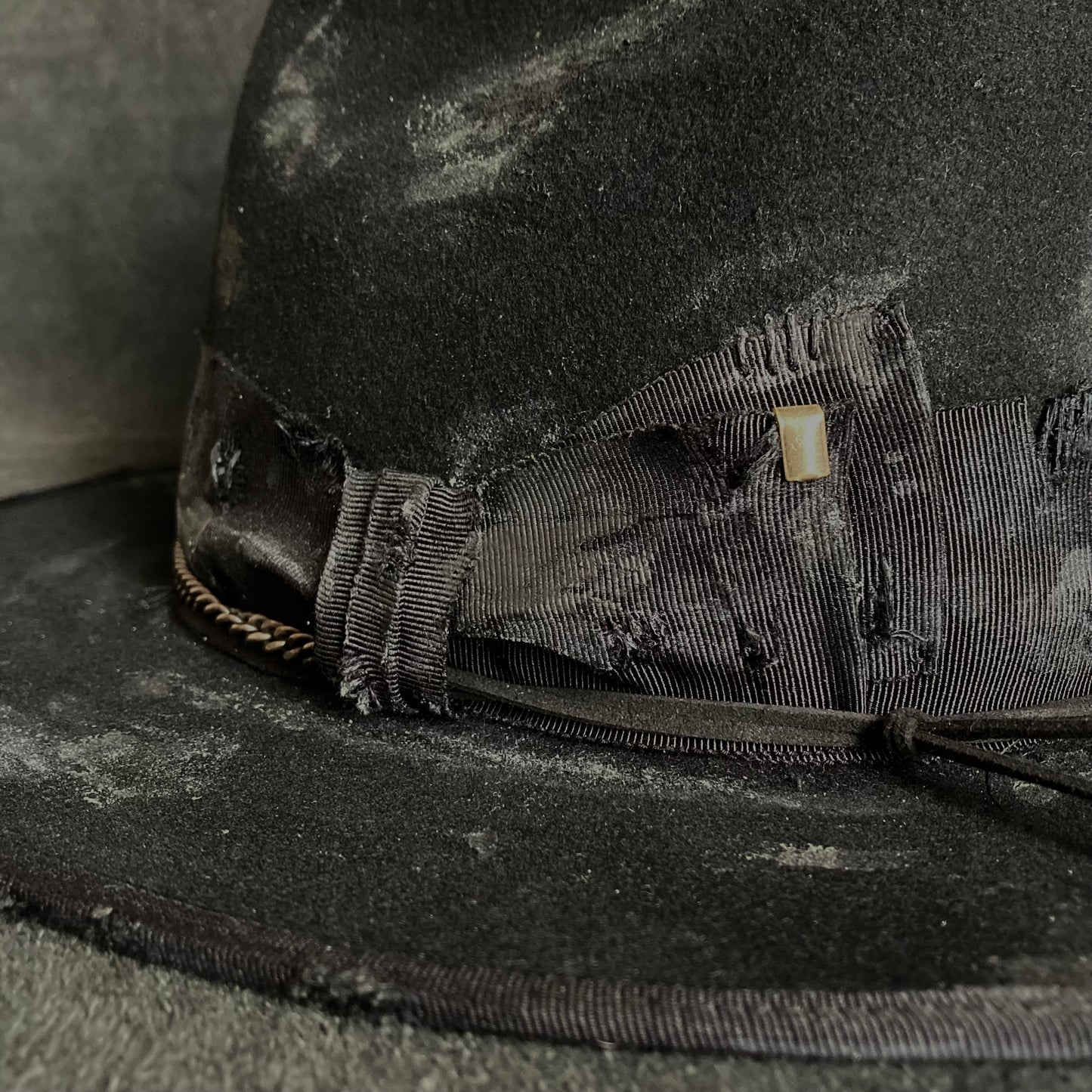 Stain paint western chain hat