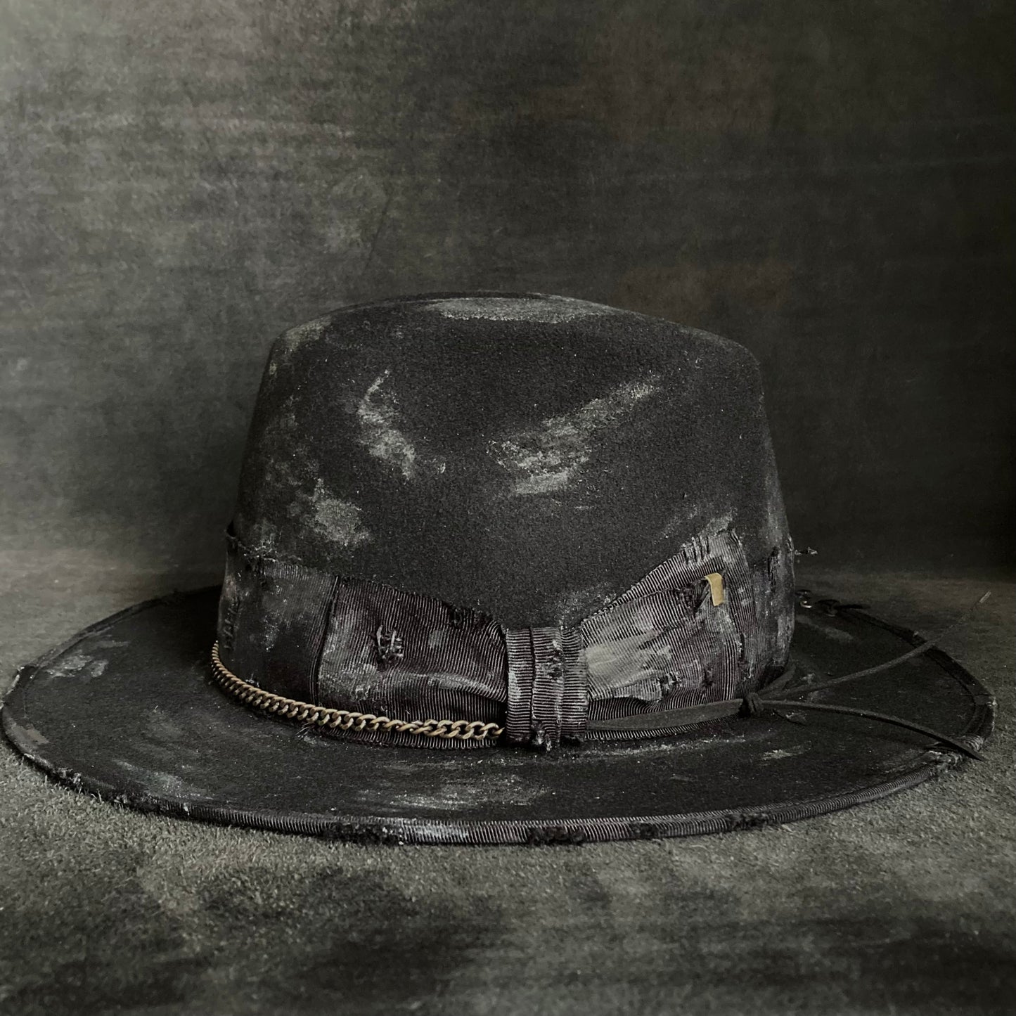 Stain paint western chain hat