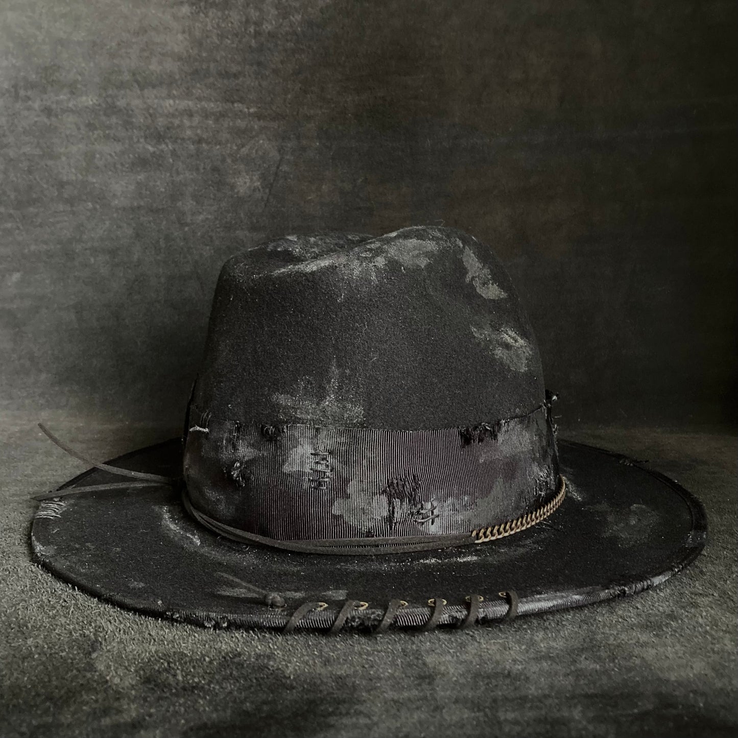 Stain paint western chain hat