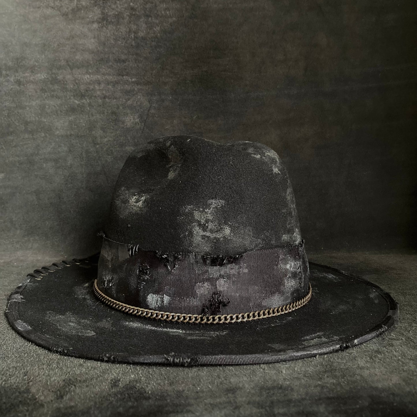 Stain paint western chain hat