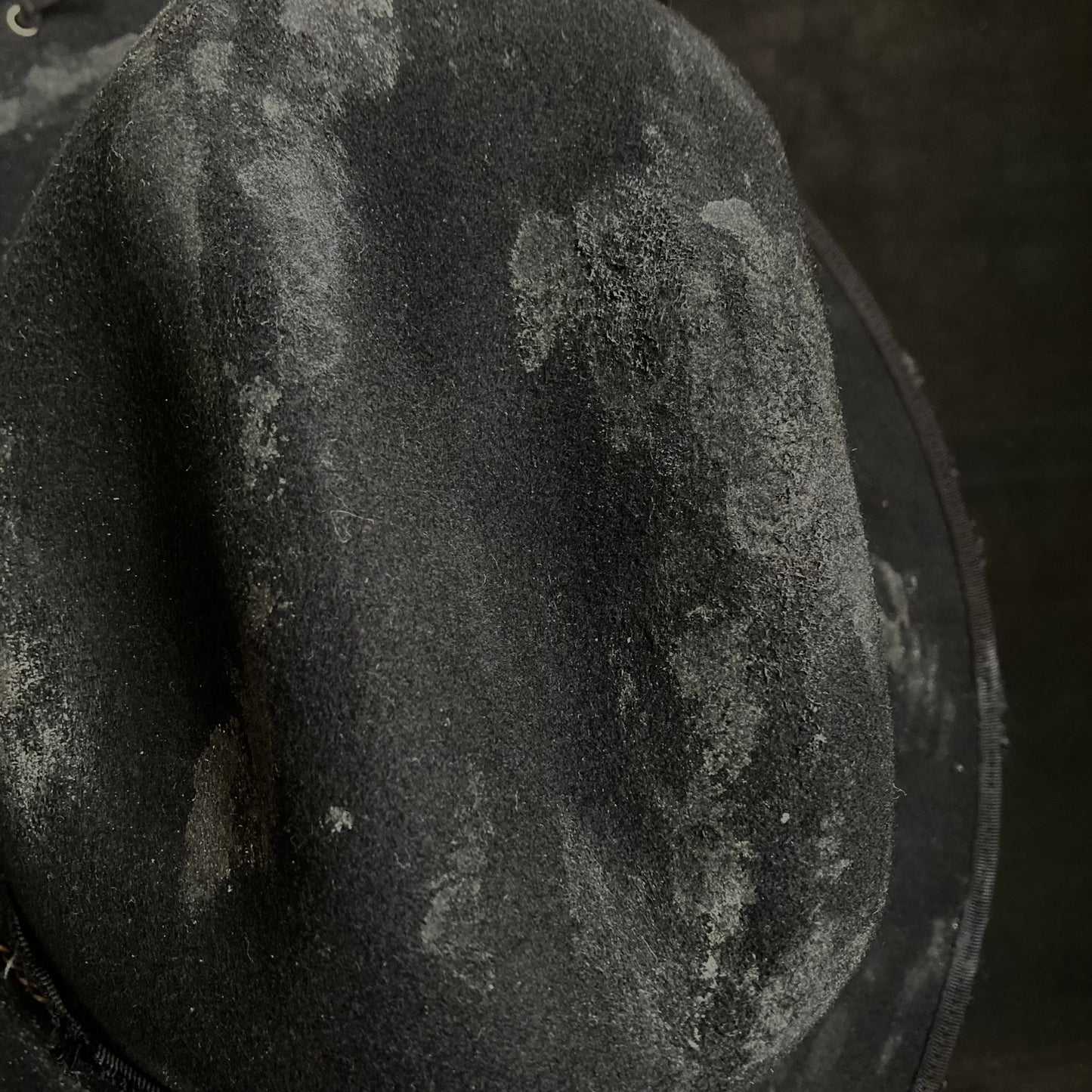 Stain paint western chain hat