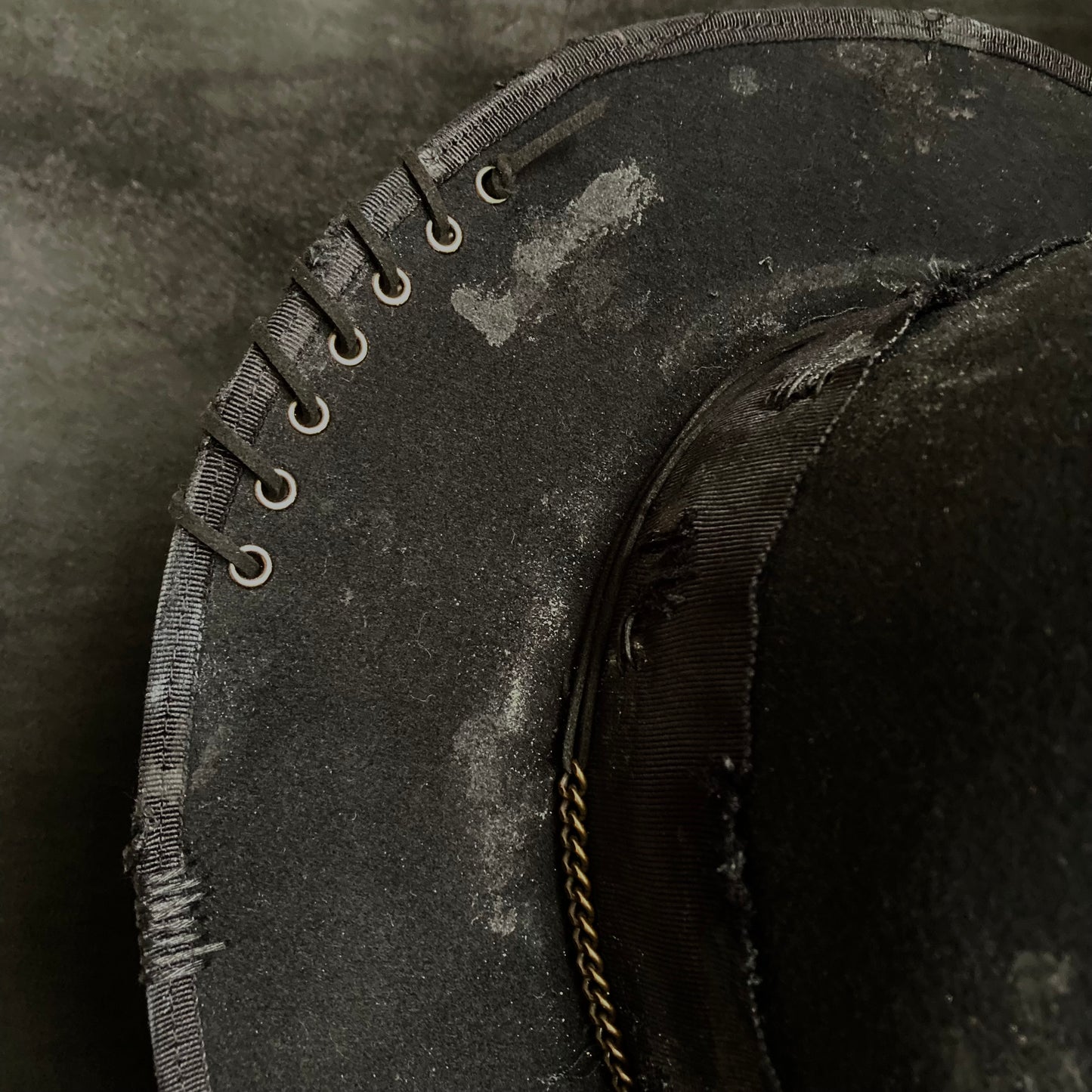 Stain paint western chain hat