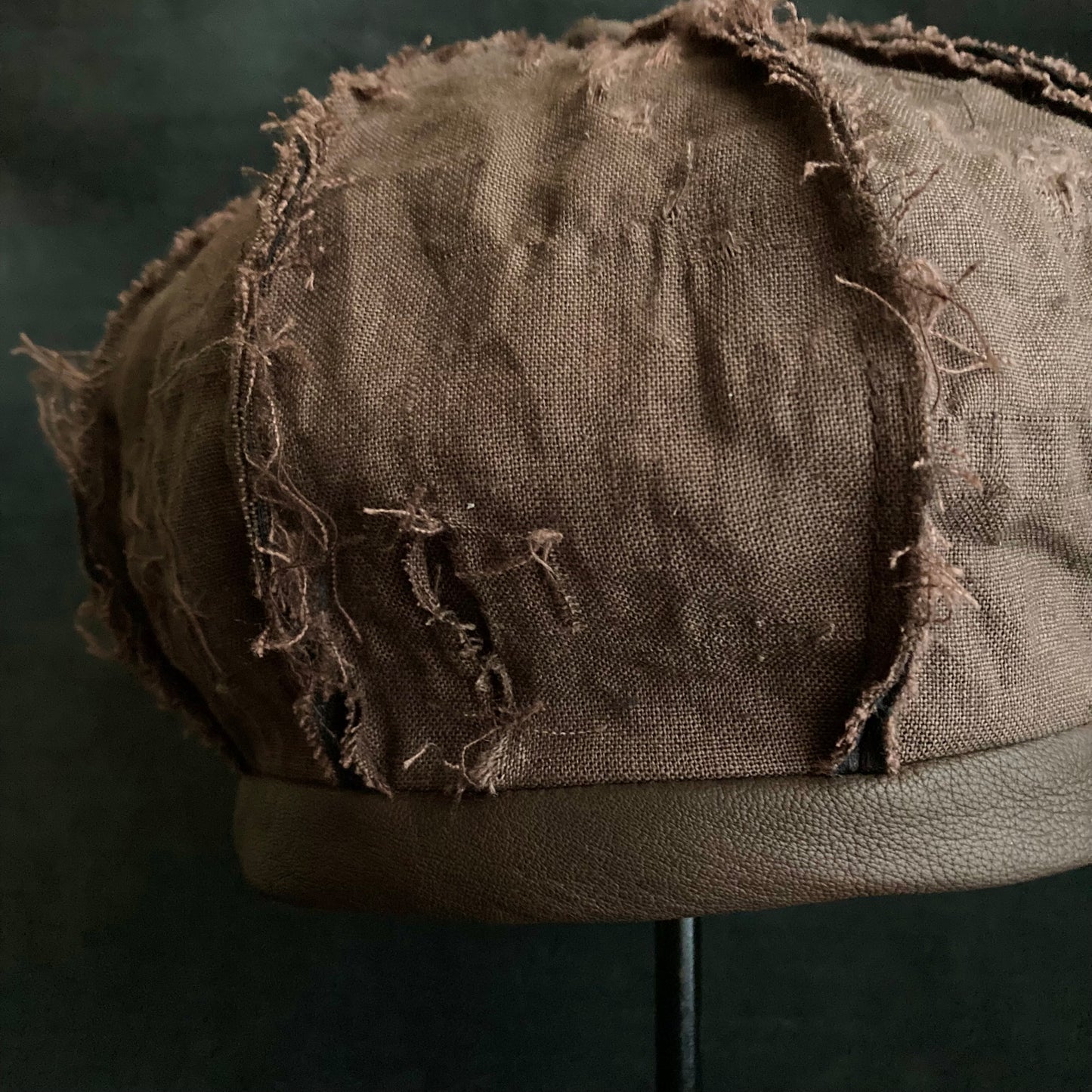 Brown linen stitching beret